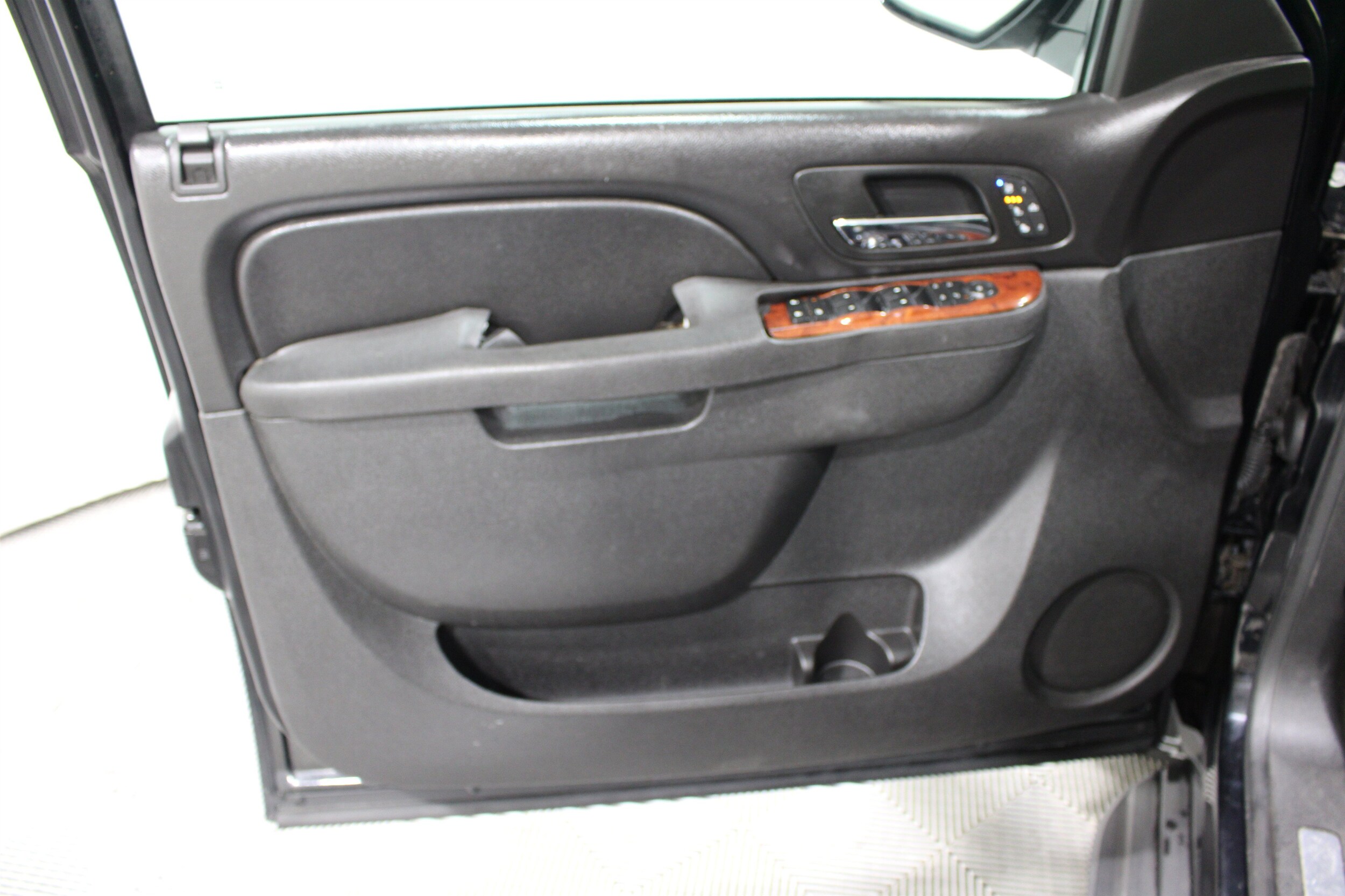 2013 Chevrolet Avalanche LTZ - Photo 6