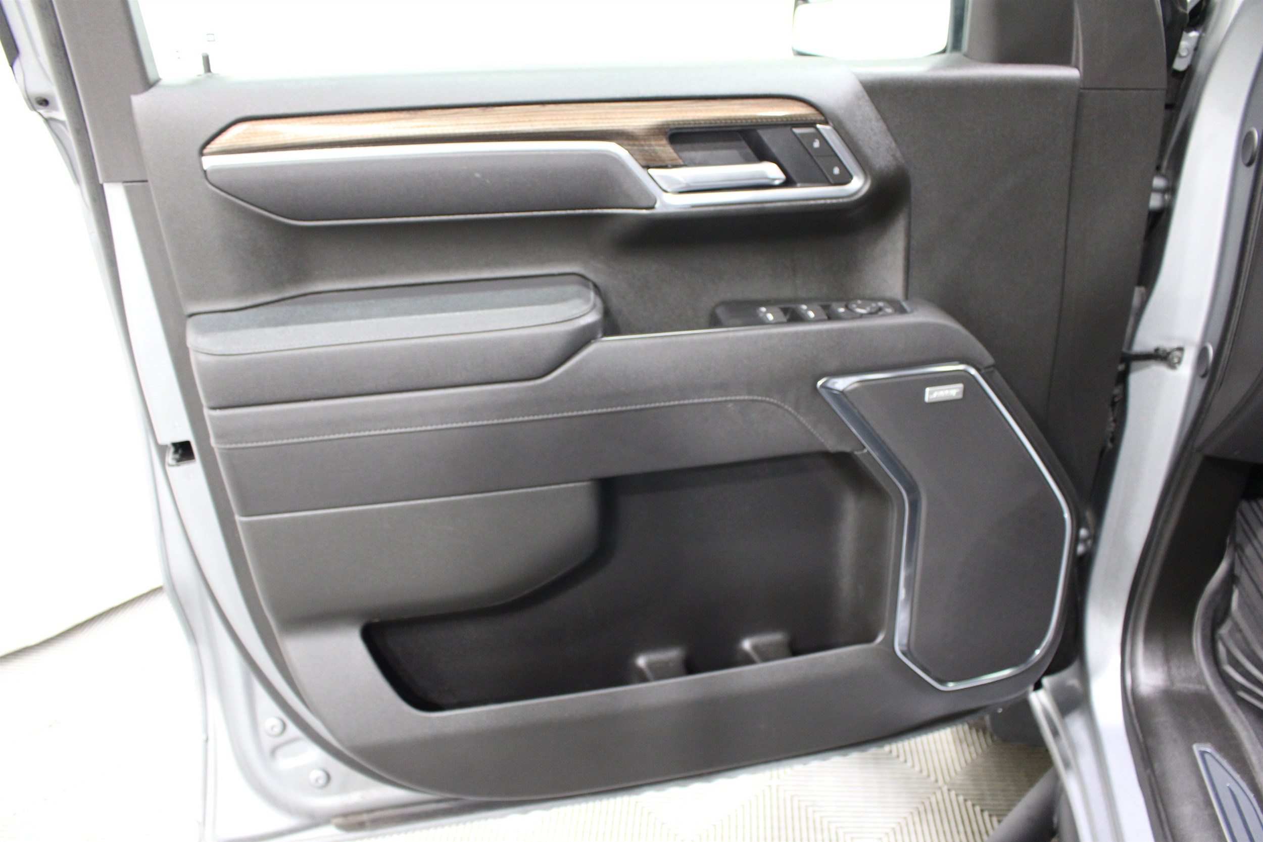 2025 Chevrolet Silverado 1500 LT Trail Boss - Photo 6