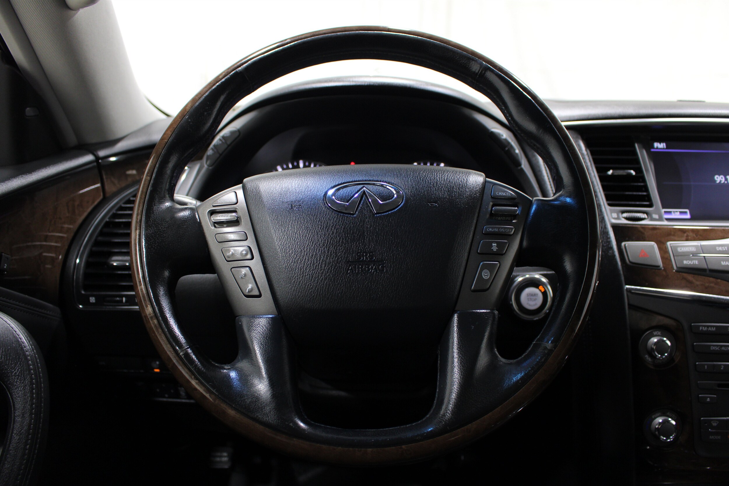 2011 INFINITI QX 56 - Photo 11