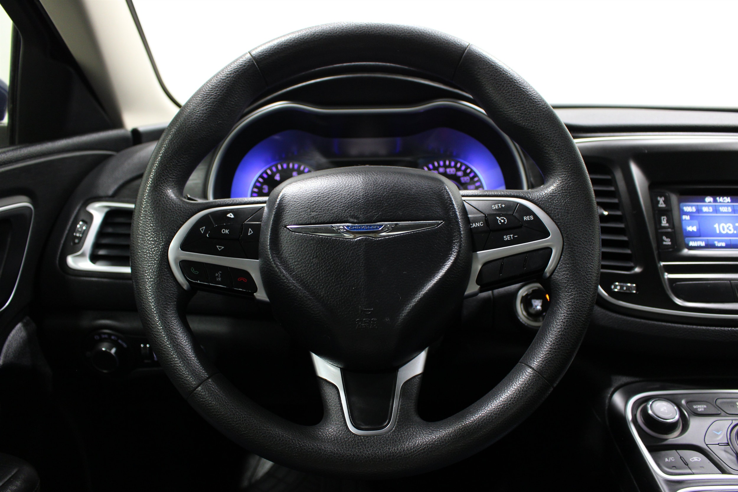 2015 Chrysler 200 Limited - Photo 10