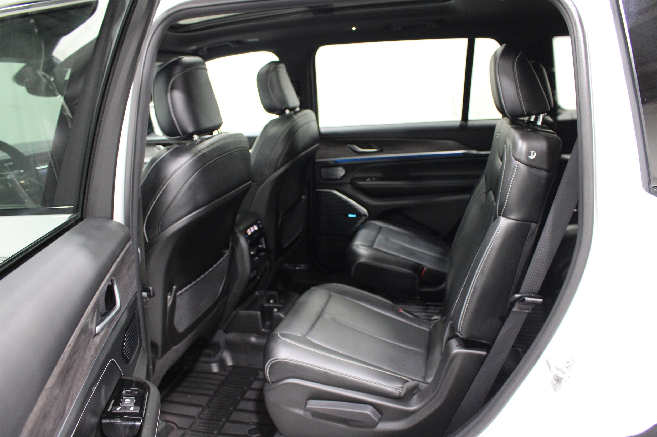 2023 Jeep Grand Cherokee L Overland - Photo 22