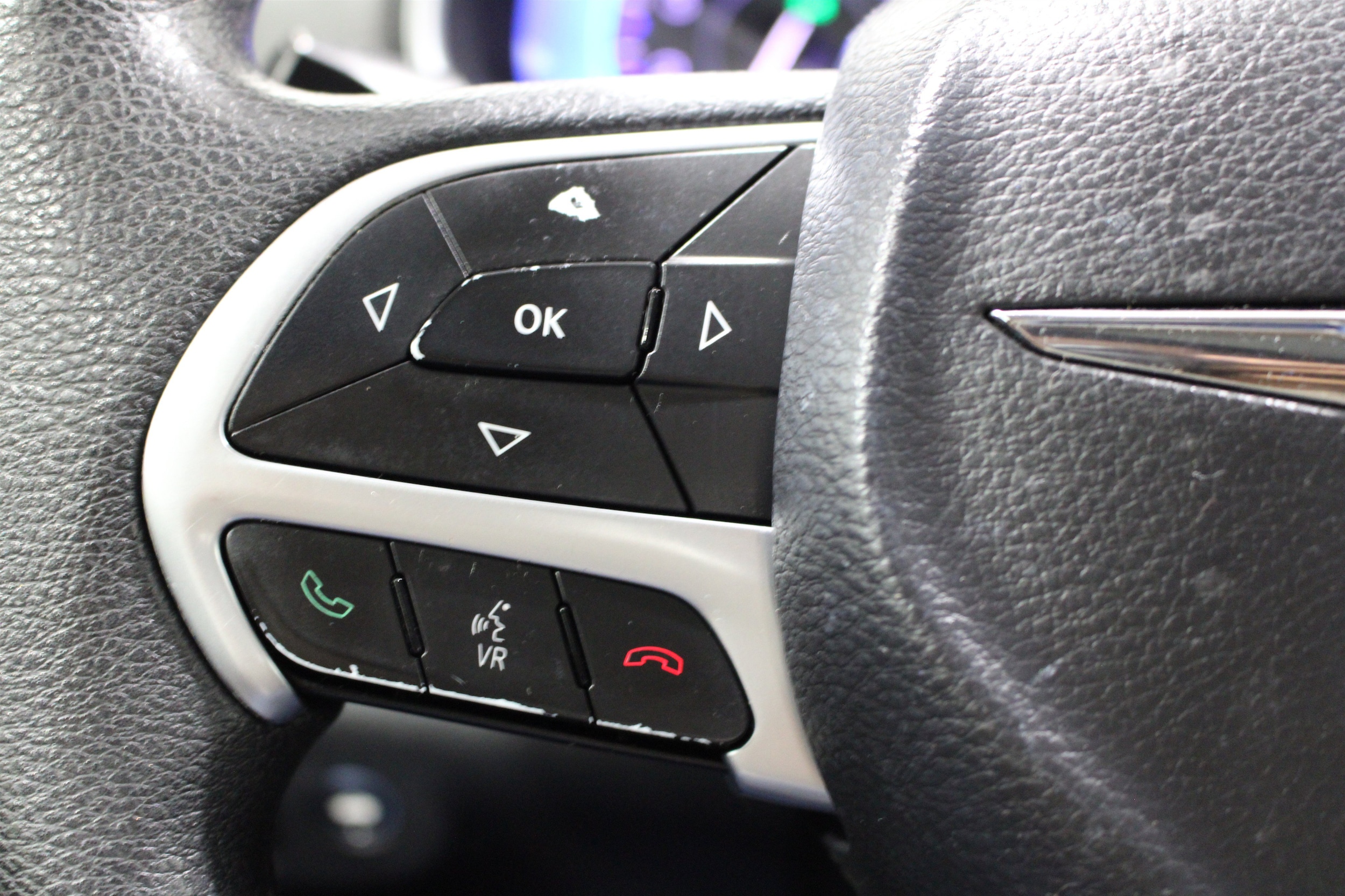 2015 Chrysler 200 Limited - Photo 11