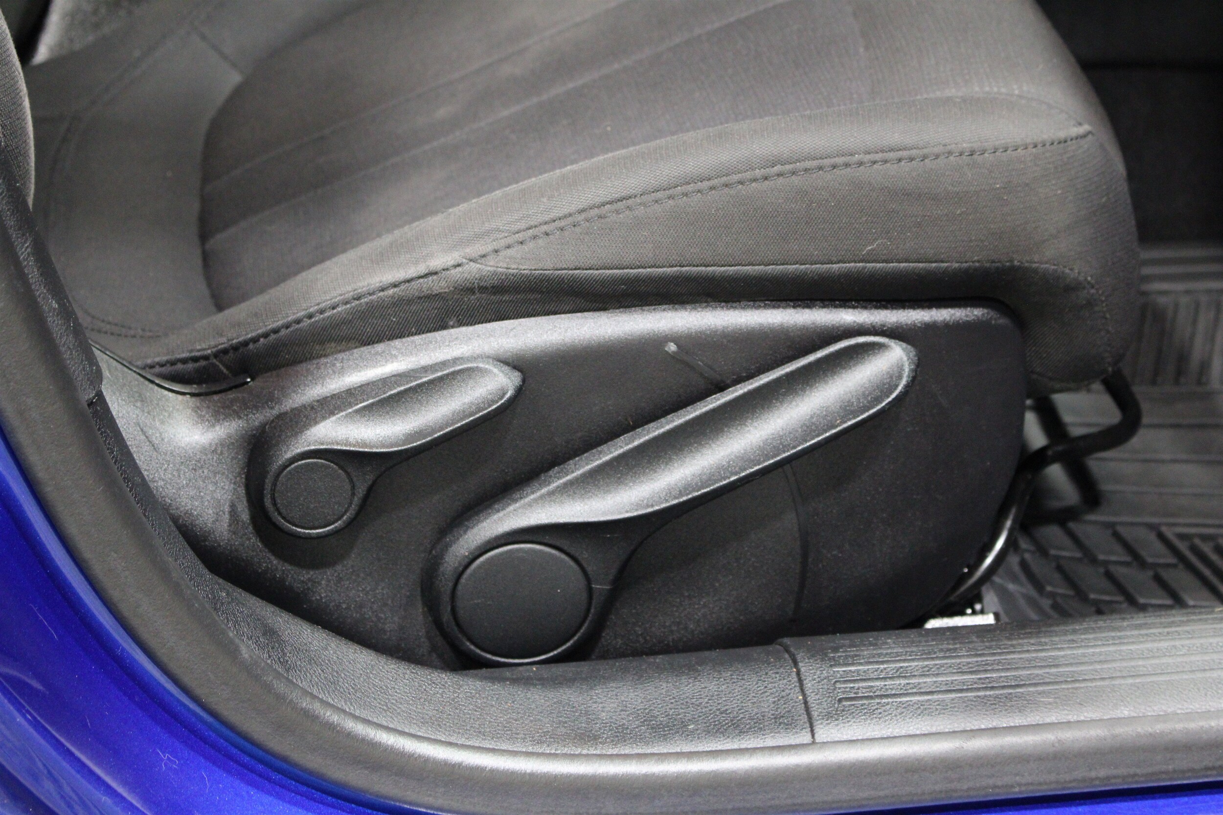 2015 Chrysler 200 Limited - Photo 21