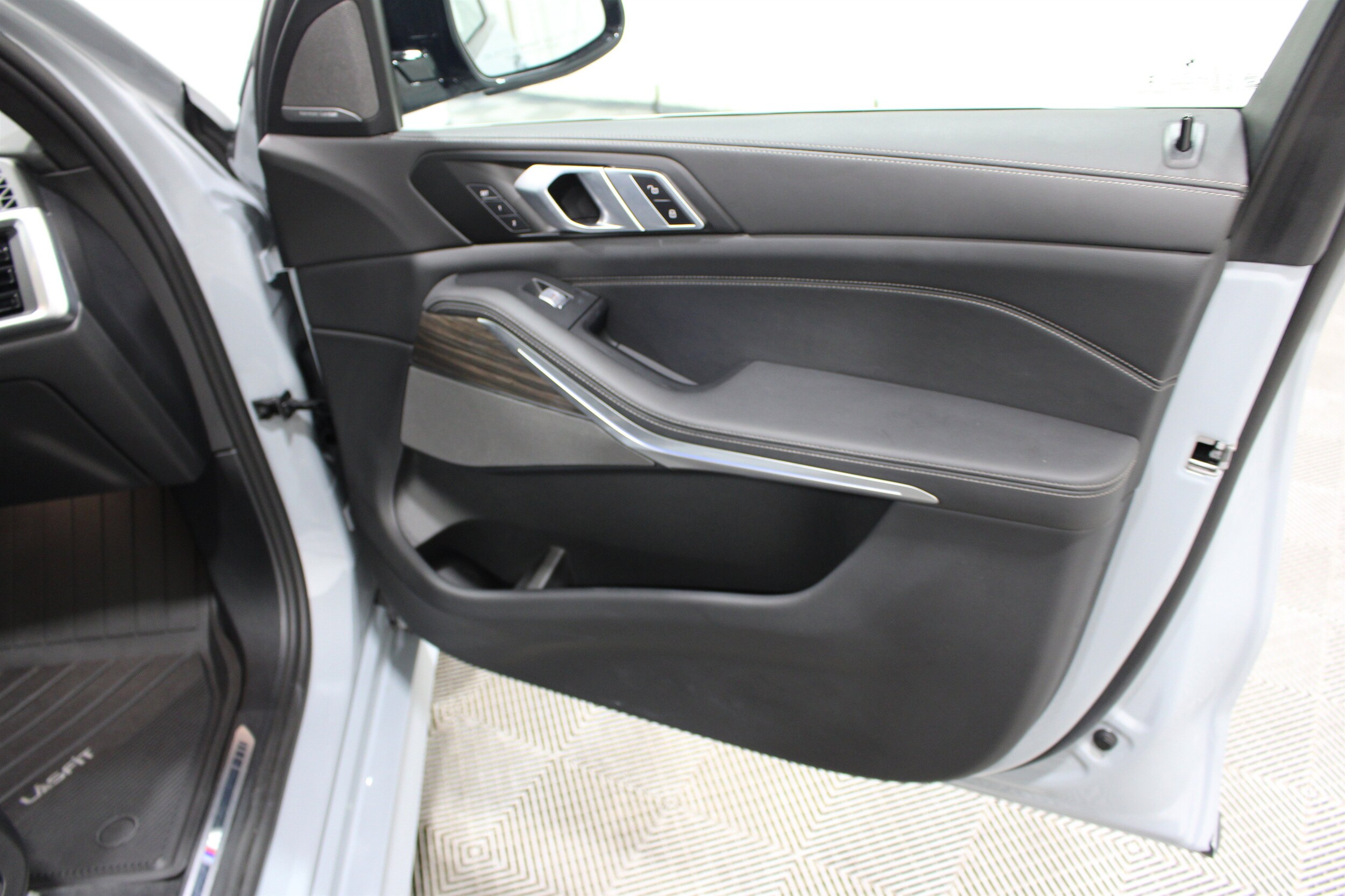 2025 BMW X7 40i - Photo 35