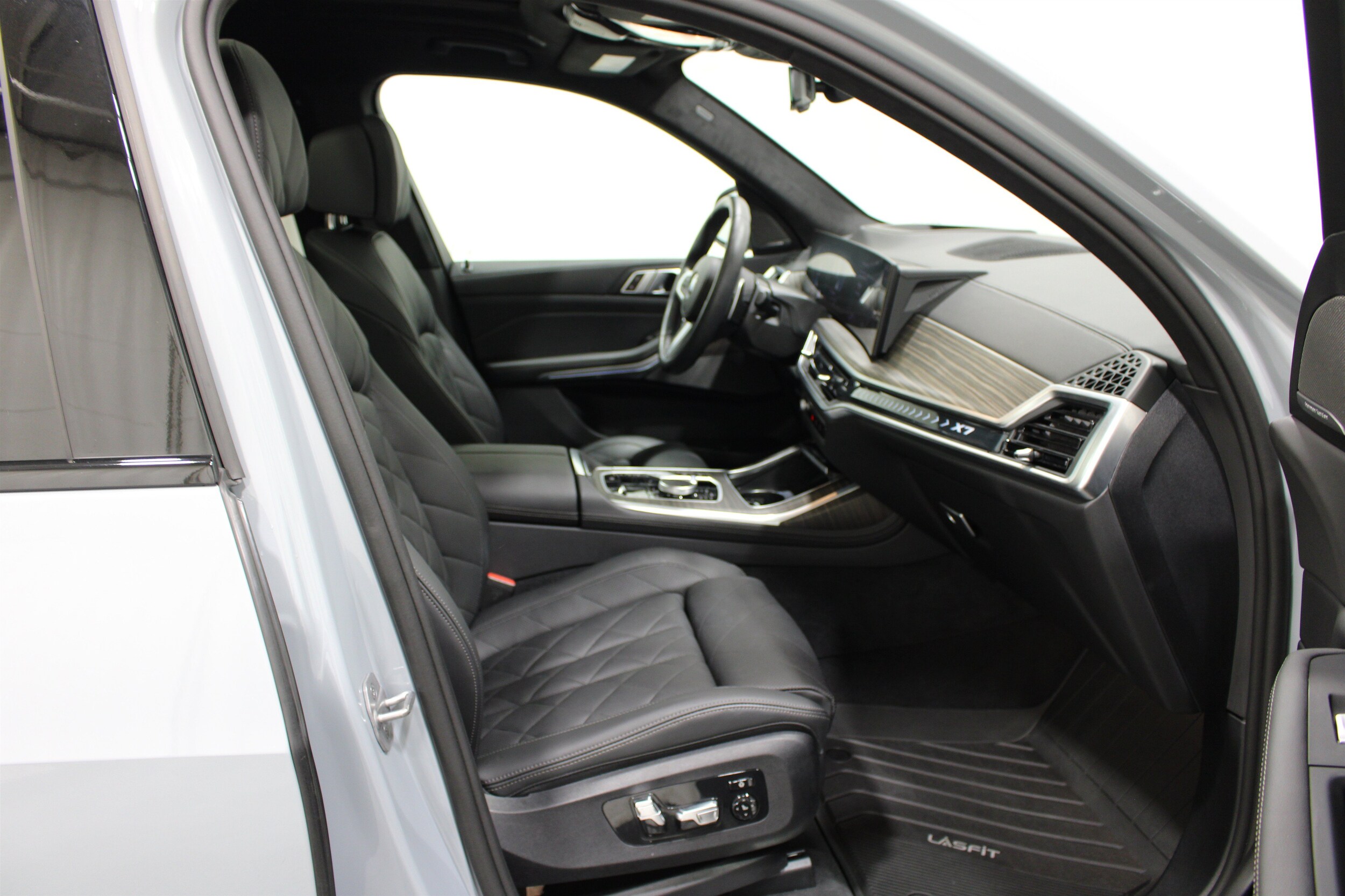 2025 BMW X7 40i - Photo 33