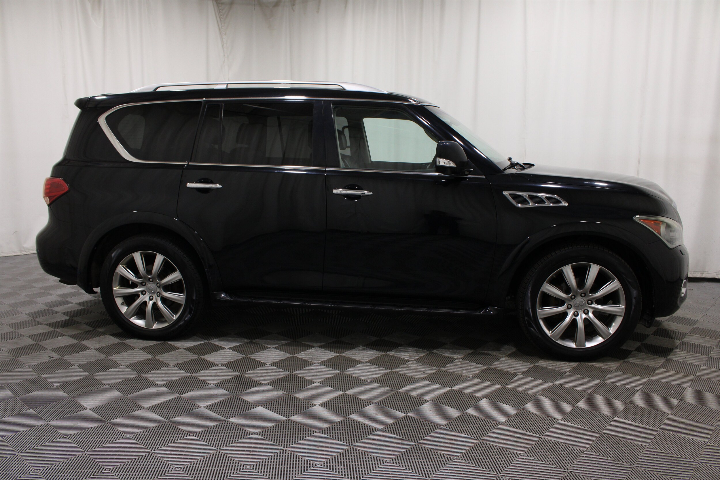2011 INFINITI QX 56 - Photo 34