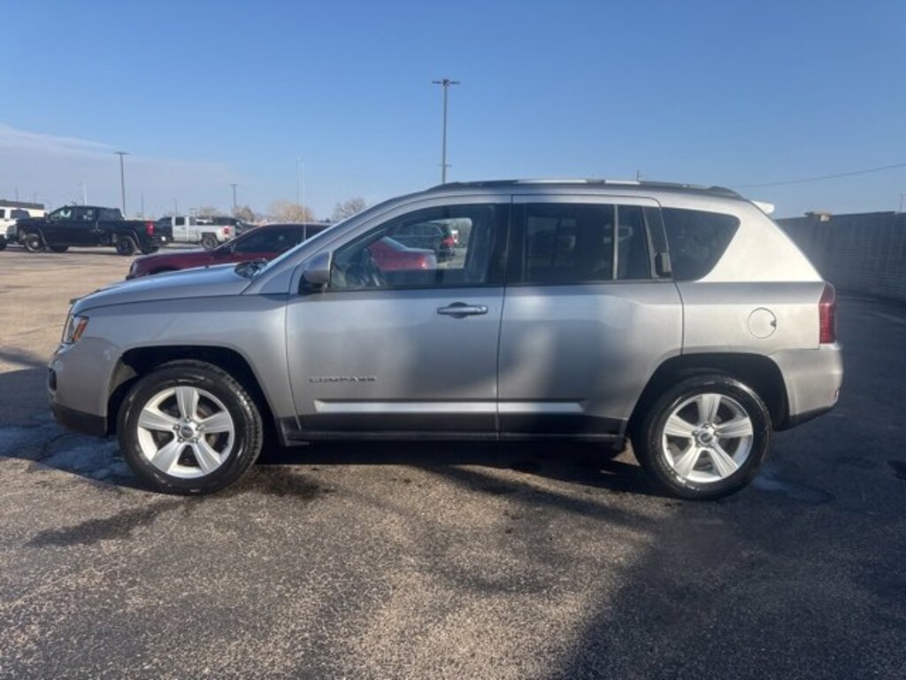 Used 2015 Jeep Compass Latitude FWD SUV