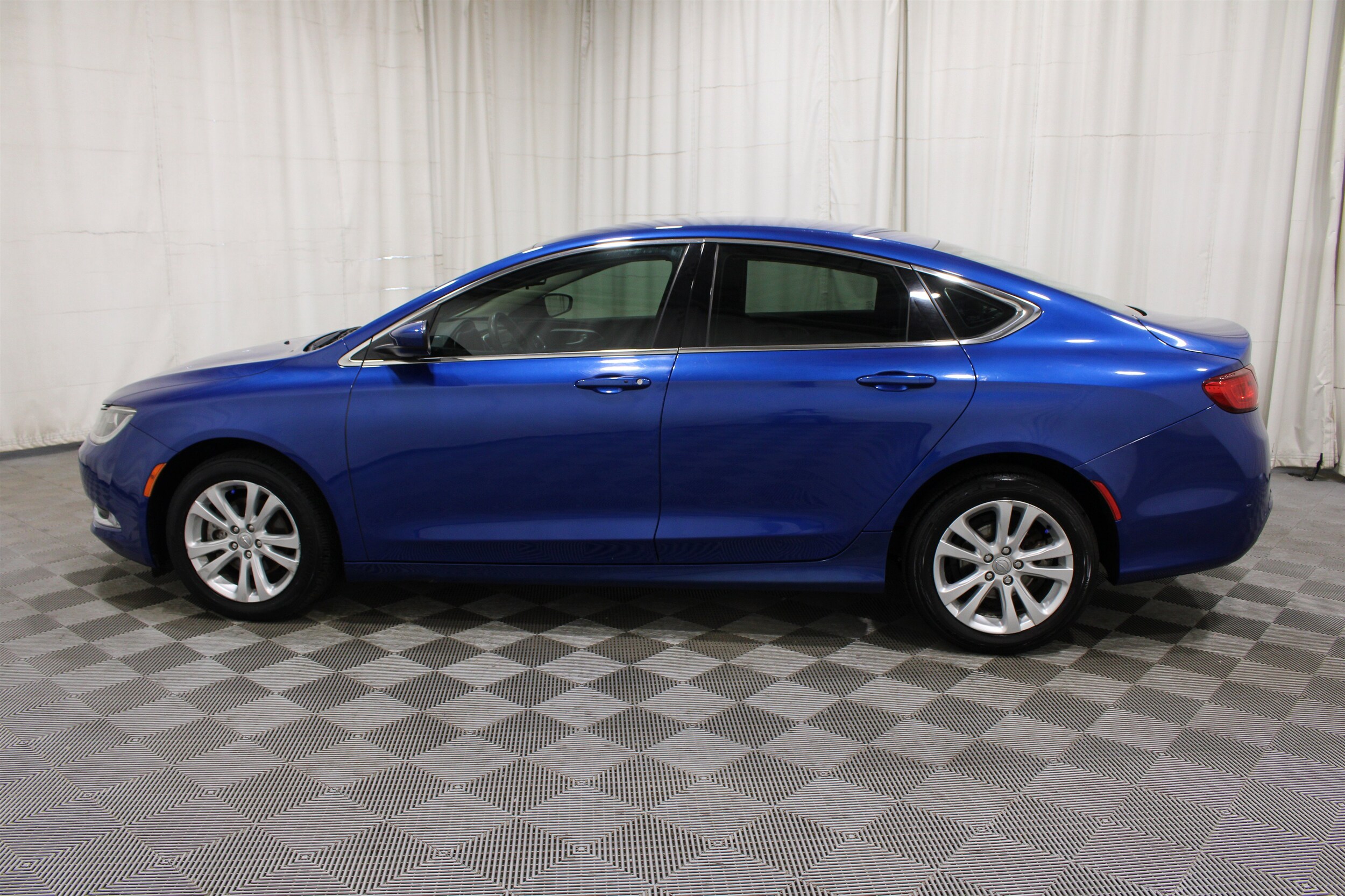 2015 Chrysler 200 Limited - Photo 27