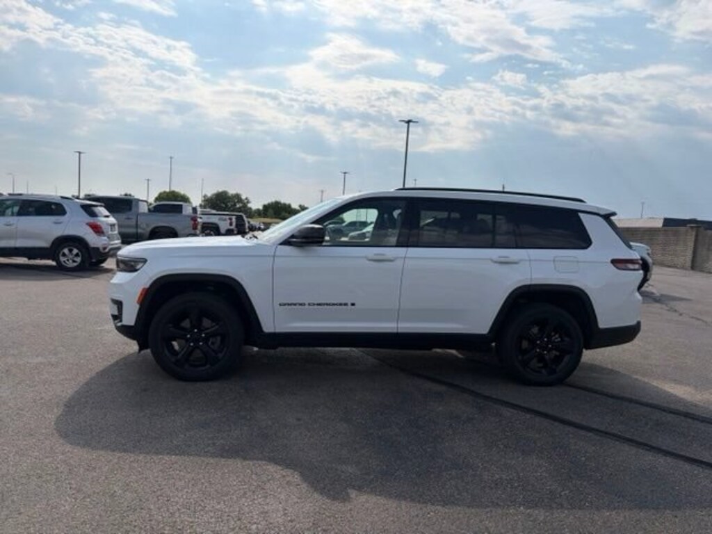 Used 2023 Jeep Grand Cherokee L Laredo SUV