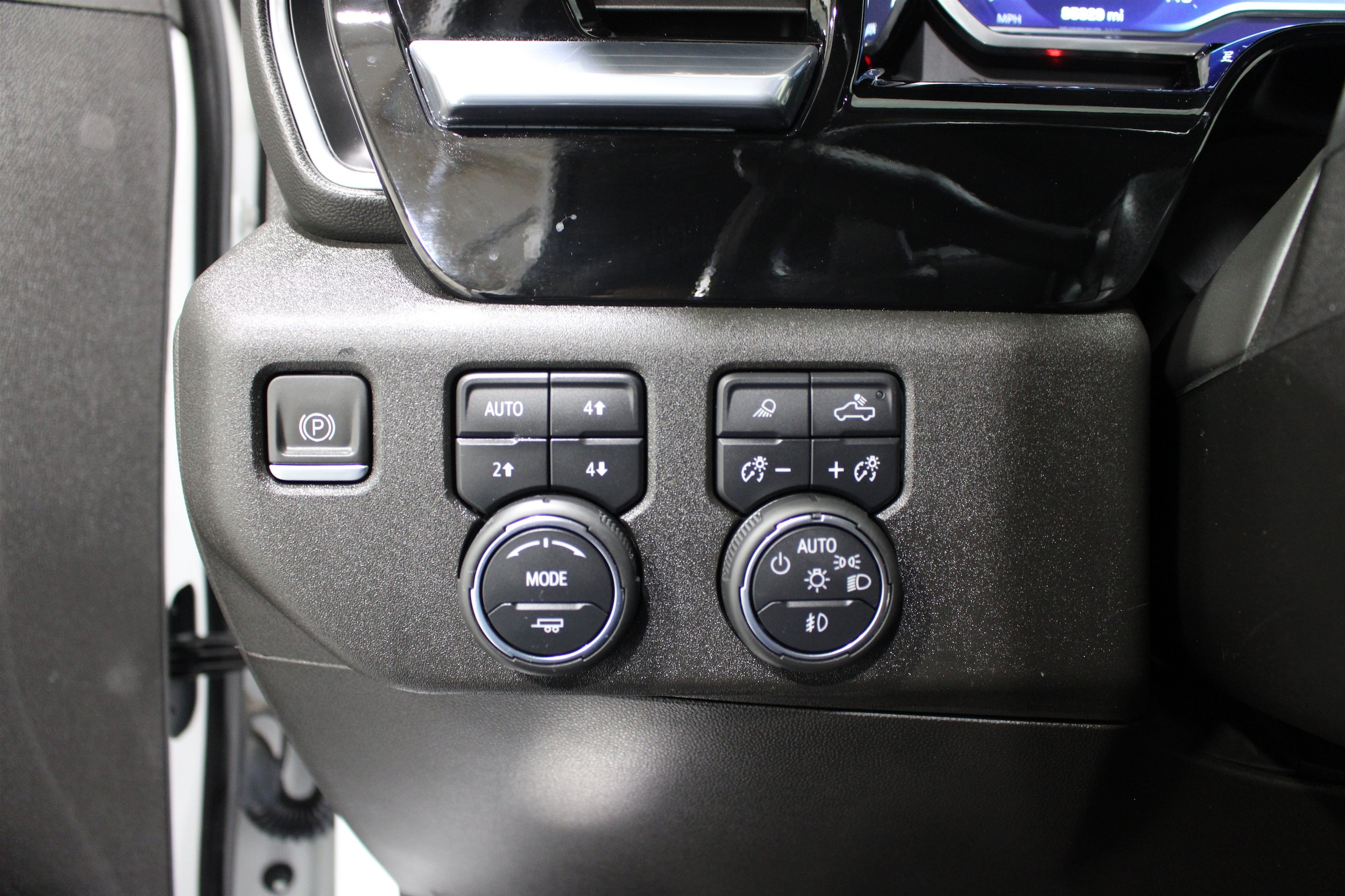 2022 Chevrolet Silverado 1500 LTZ - Photo 9