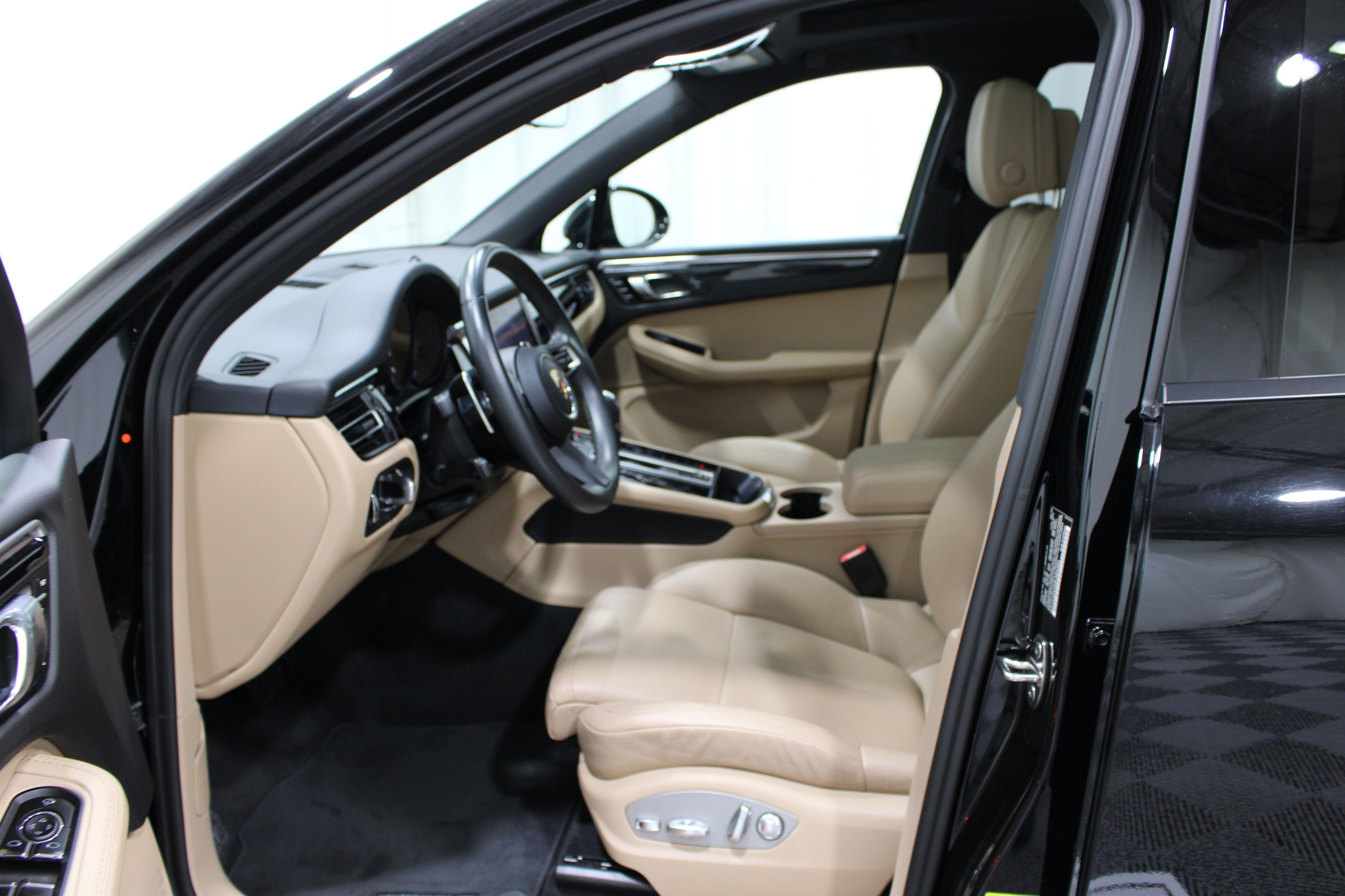 Used 2024 Porsche Macan AWD SUV