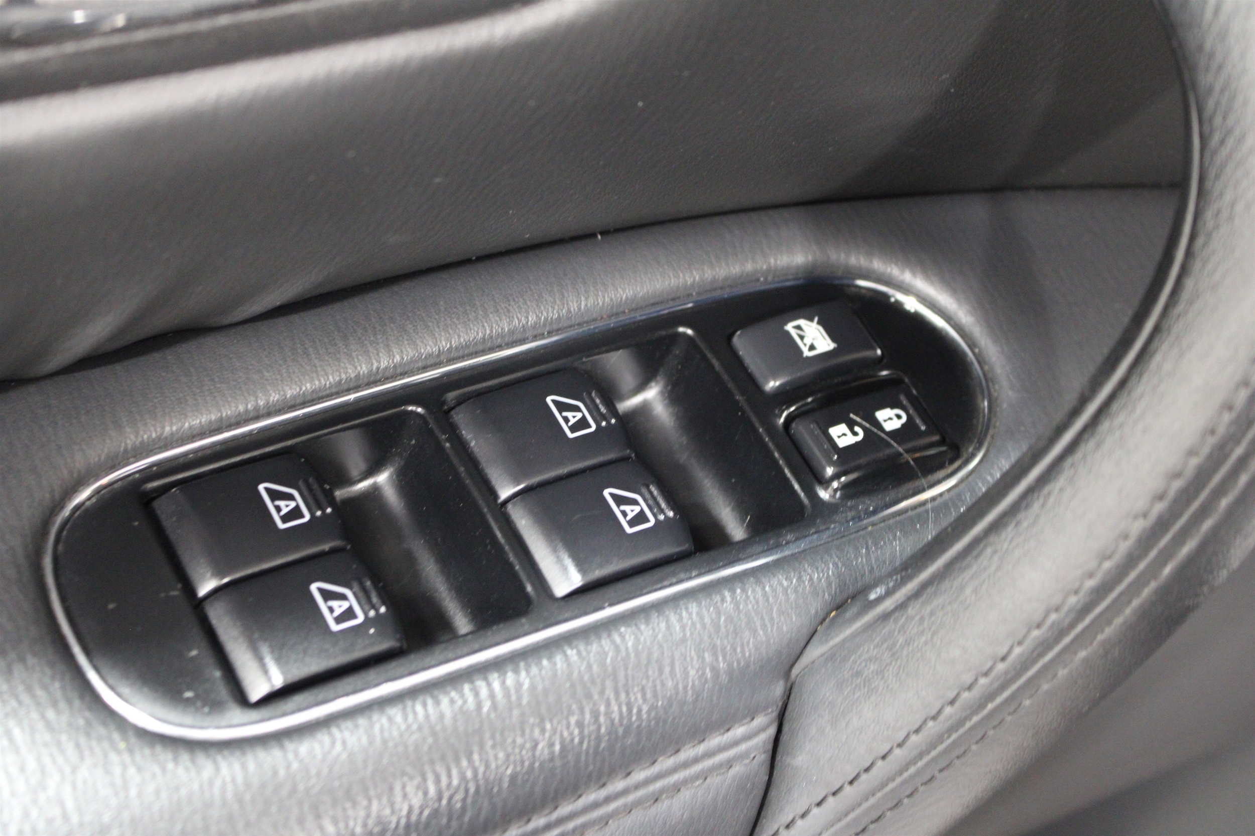 2011 INFINITI QX 56 - Photo 7