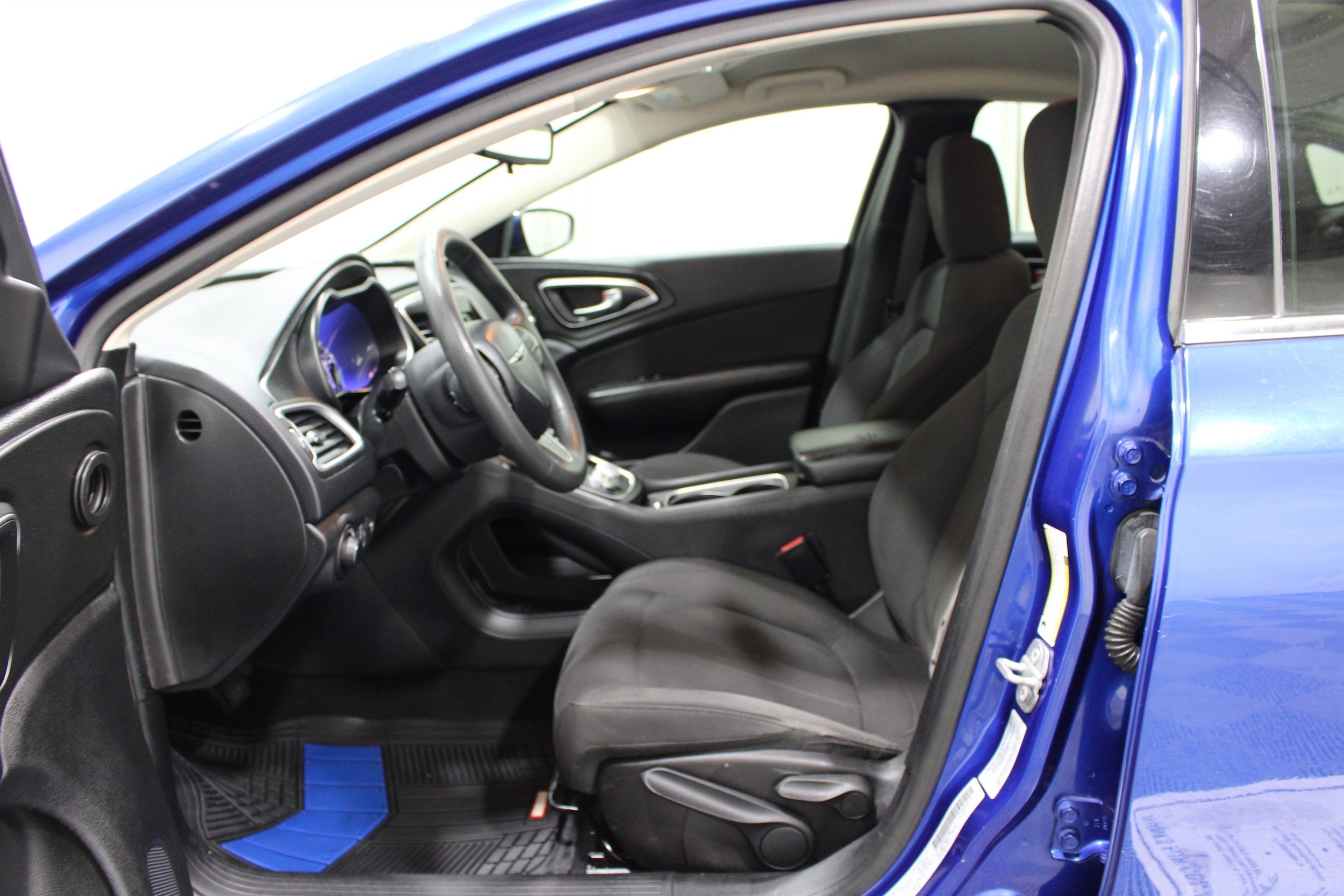 2015 Chrysler 200 Limited - Photo 3