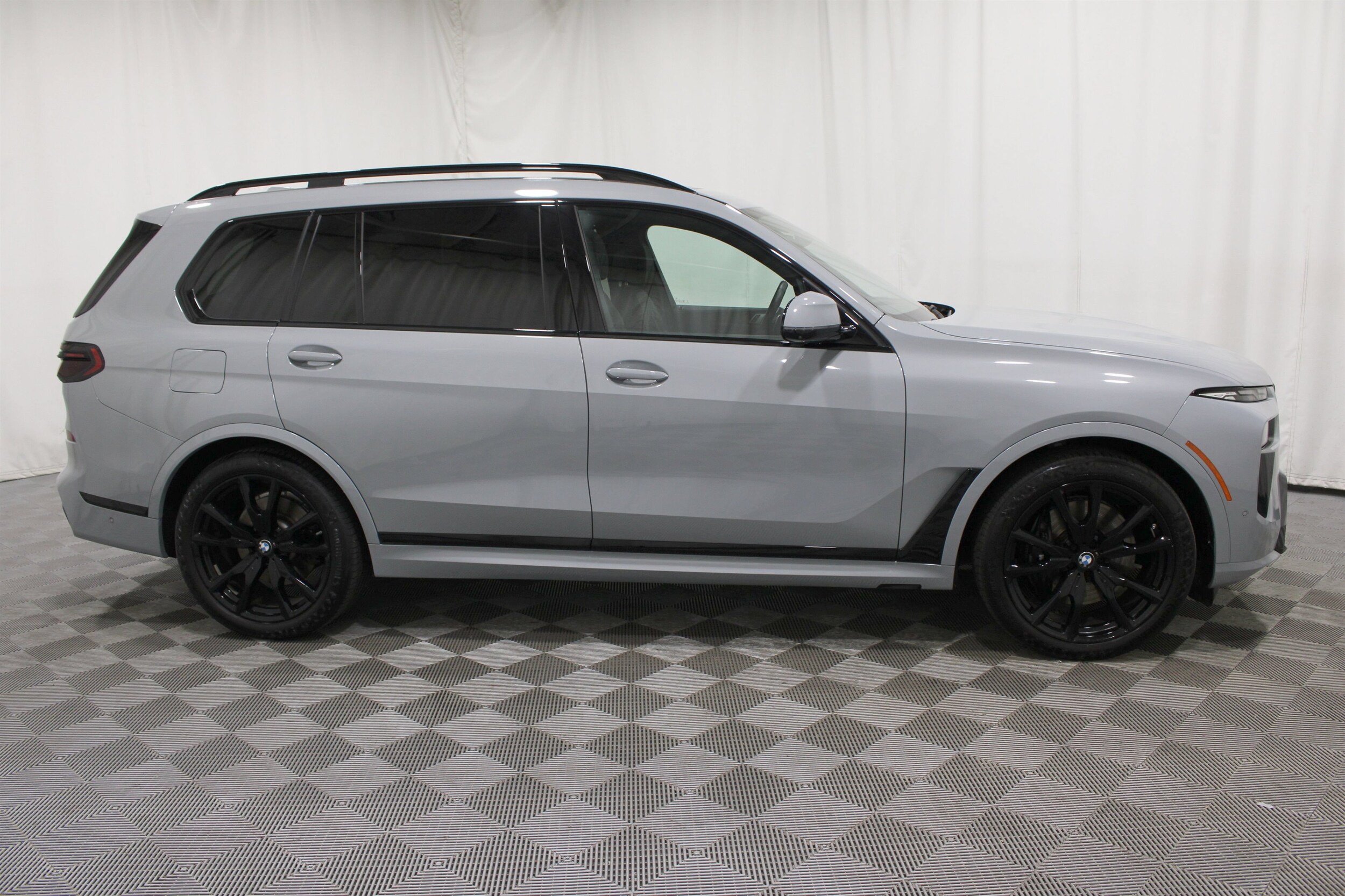 2025 BMW X7 40i - Photo 37