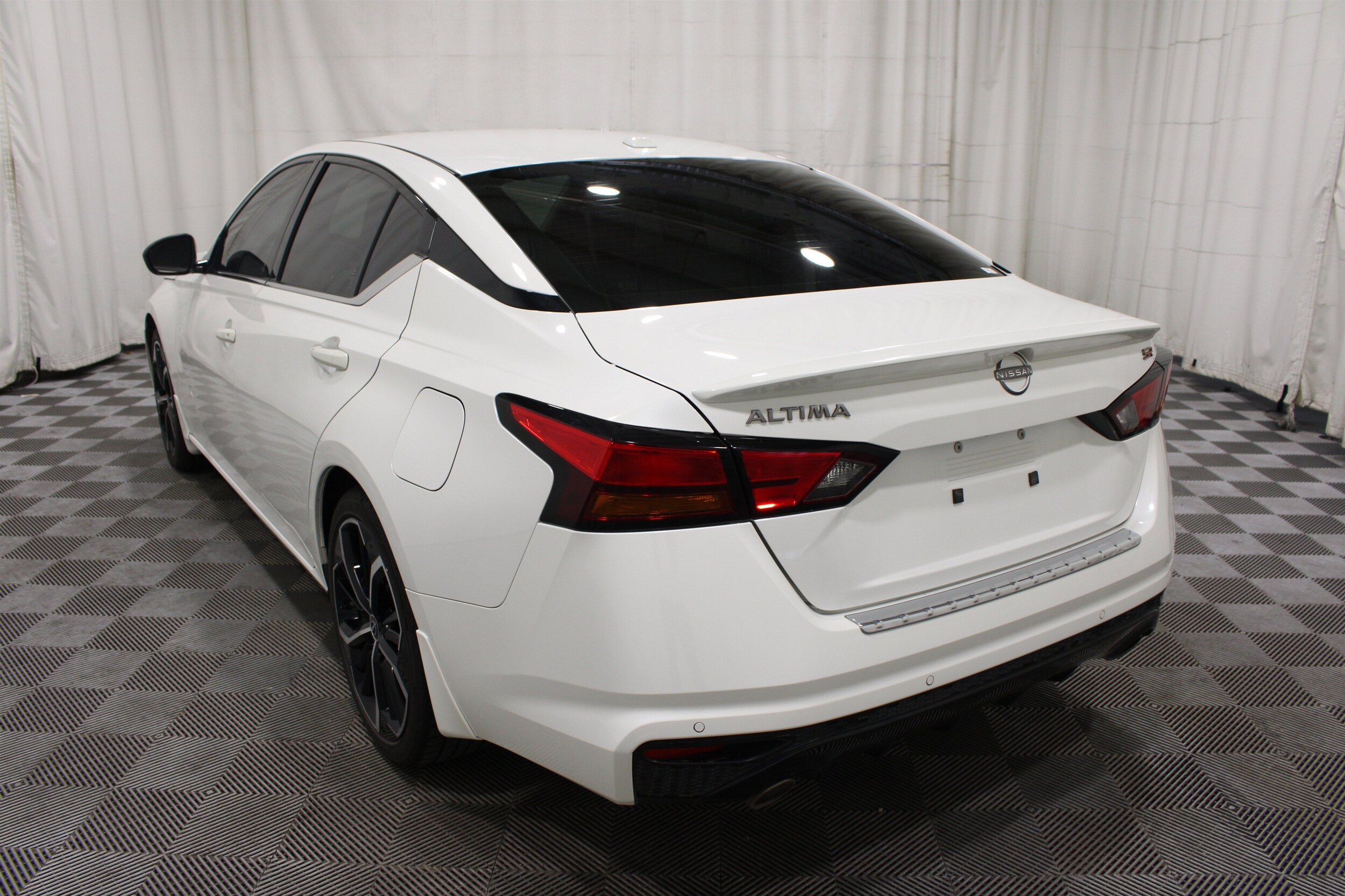 2023 Nissan Altima SR - Photo 29