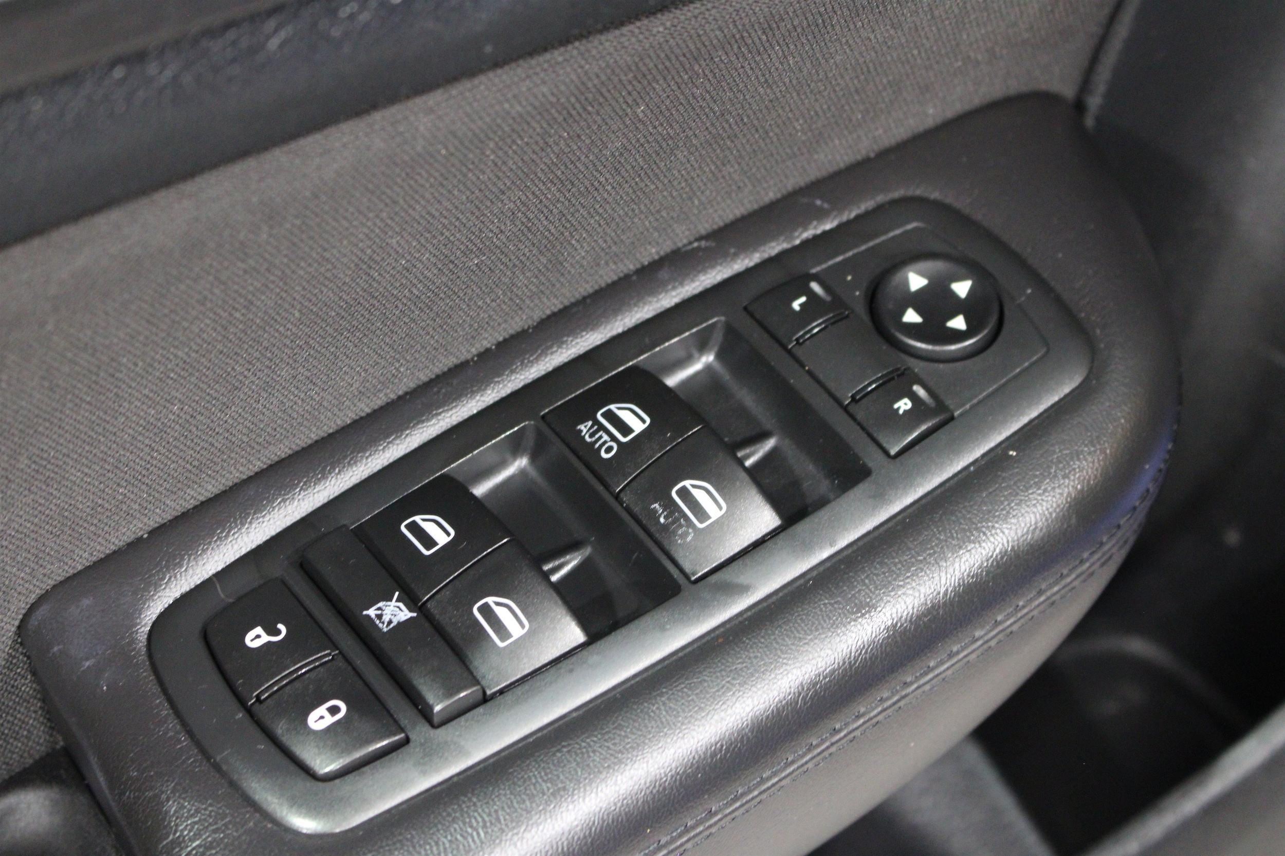 2015 Chrysler 200 Limited - Photo 7