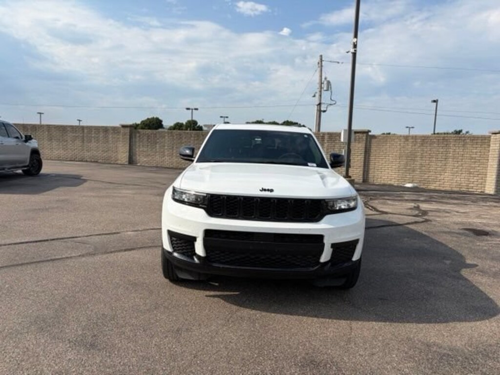 Used 2023 Jeep Grand Cherokee L Laredo SUV