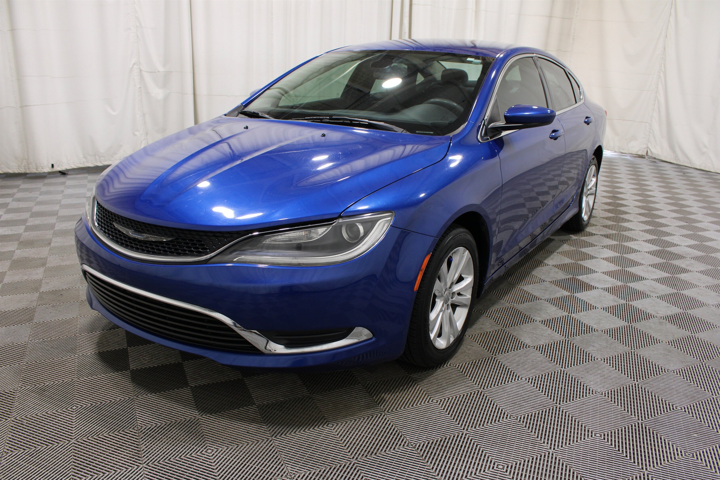 2015 Chrysler 200 Limited - Photo 28
