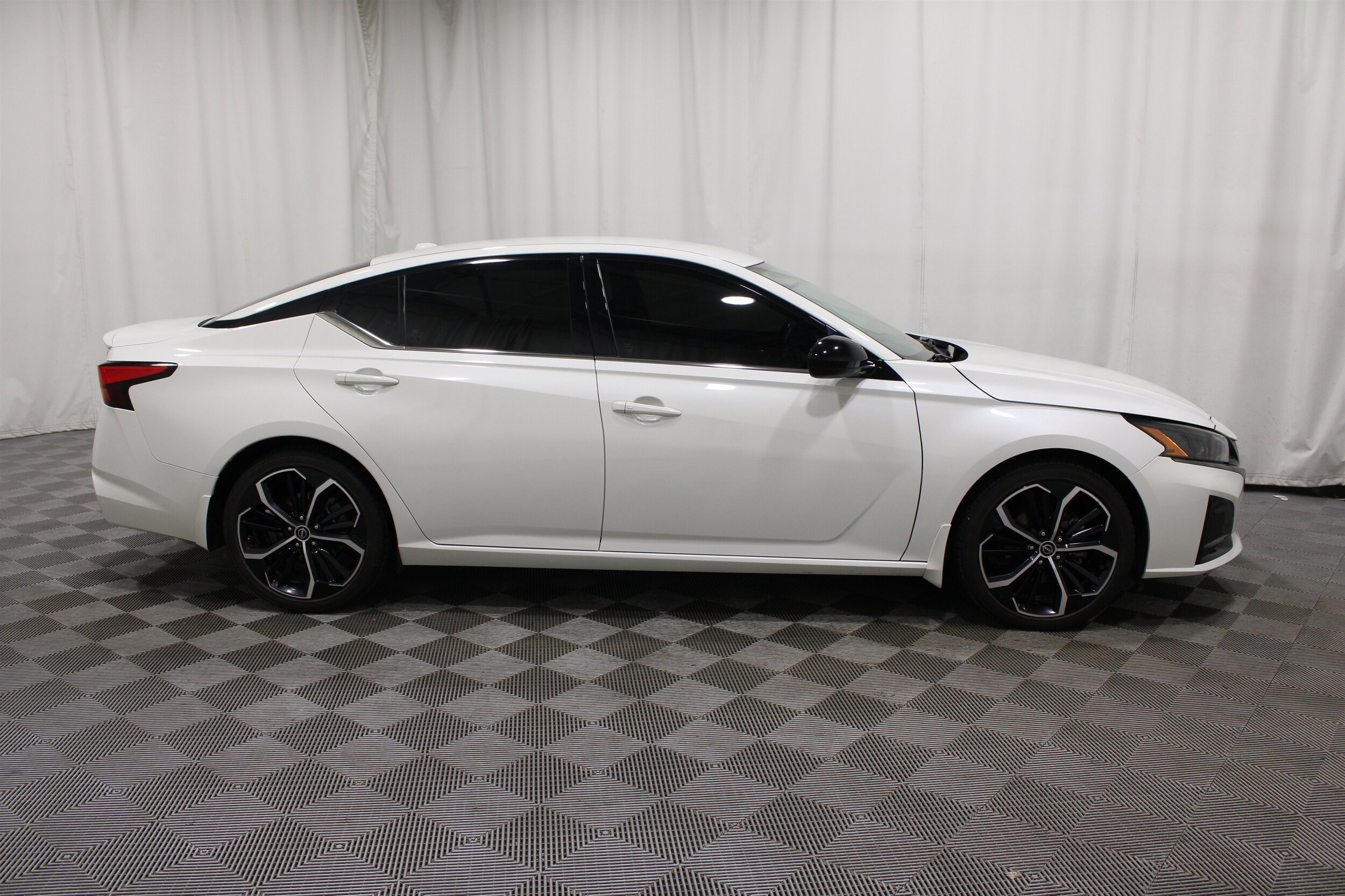 2023 Nissan Altima SR - Photo 26