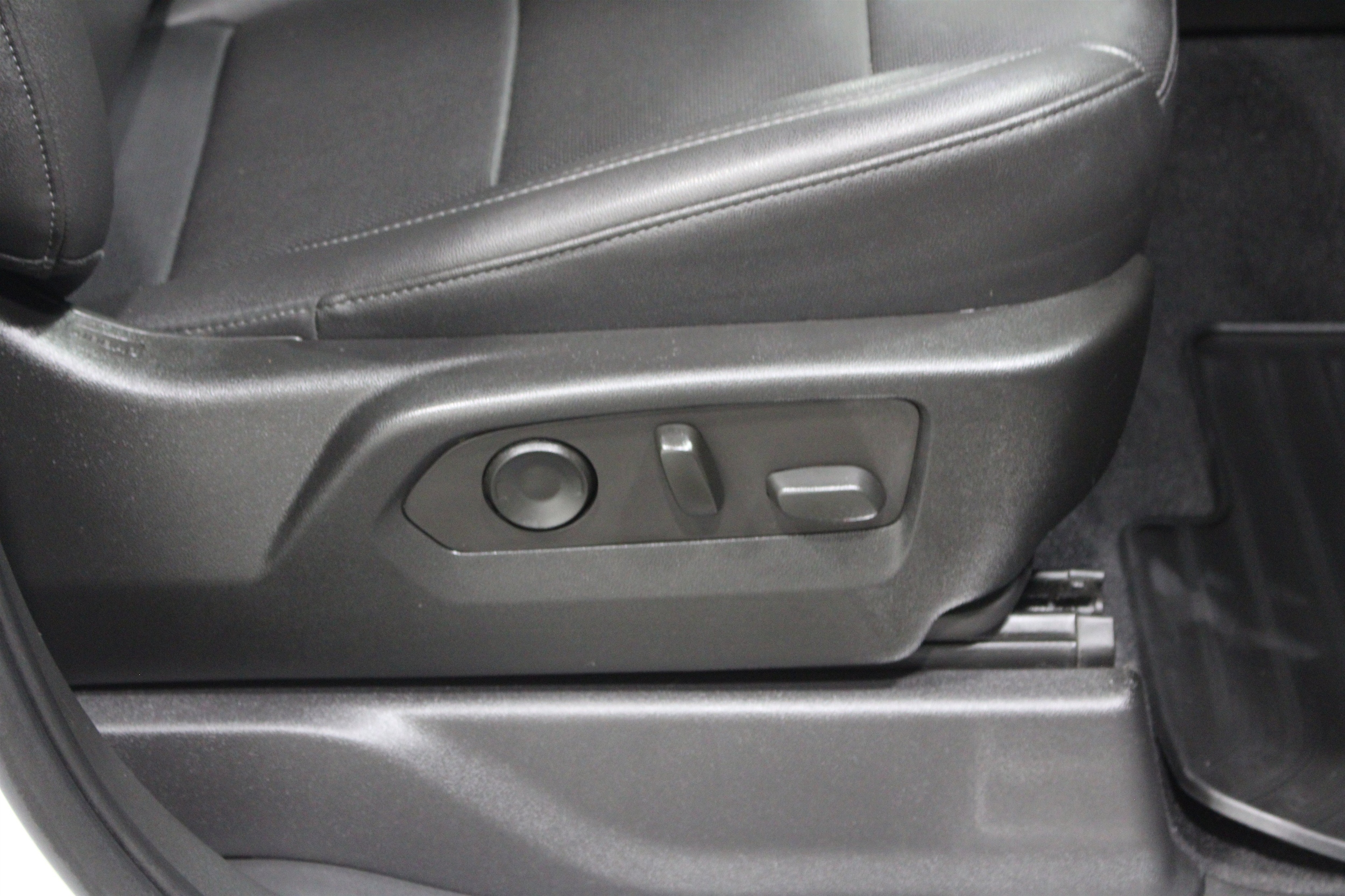 2022 Chevrolet Silverado 1500 LTZ - Photo 26