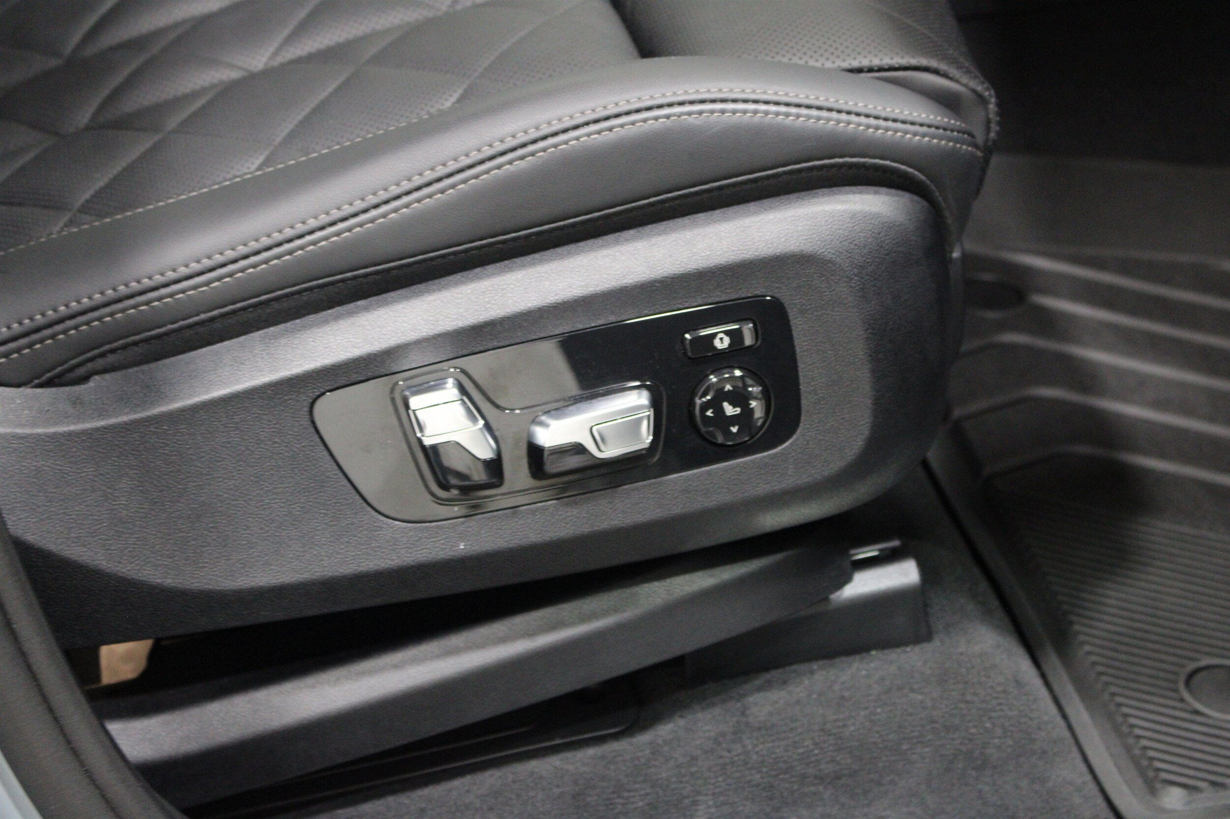 2025 BMW X7 40i - Photo 34