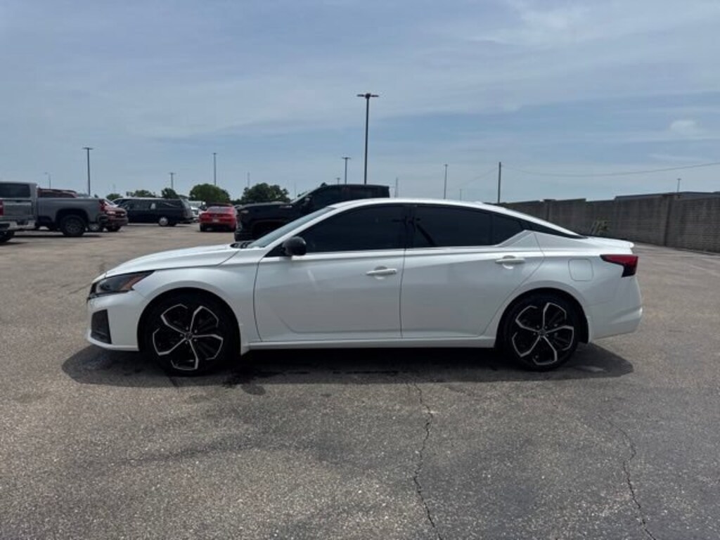 Used 2023 Nissan Altima 2.5 SR Sedan