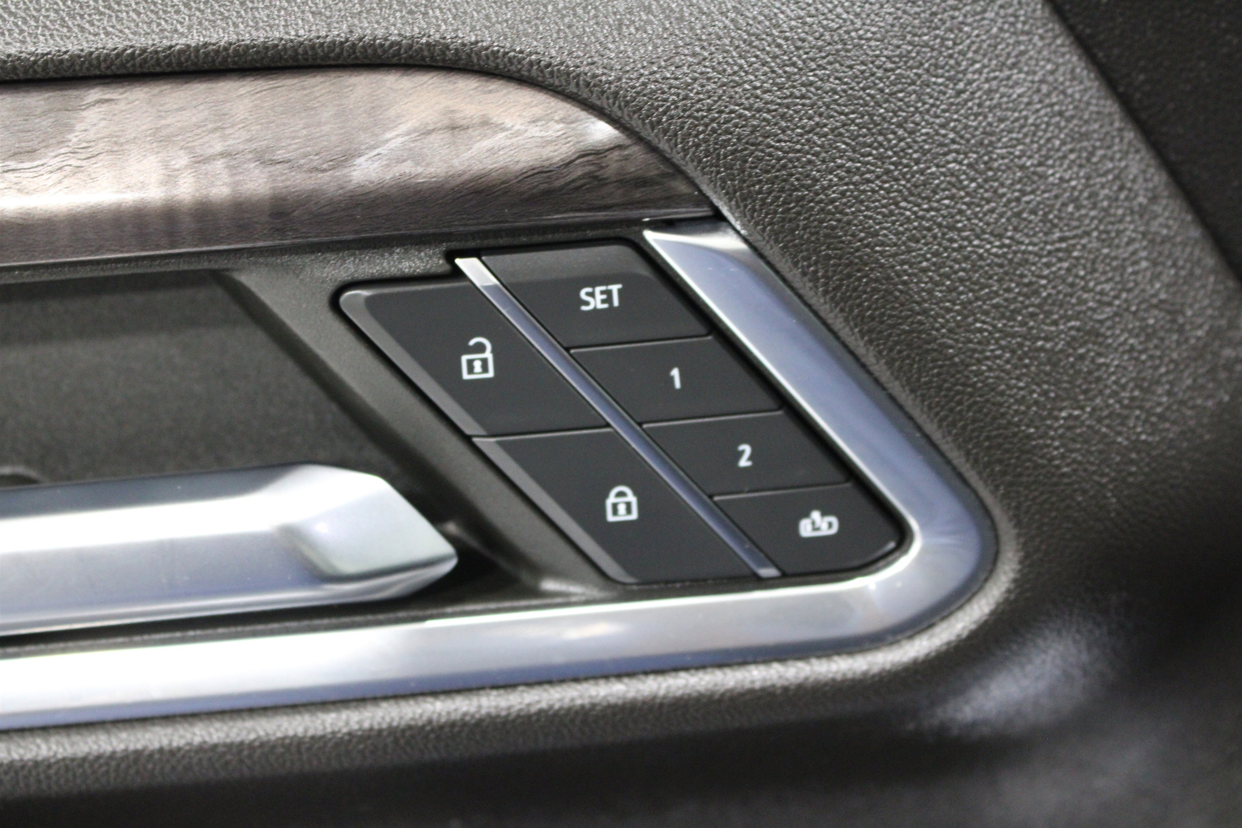 2022 Chevrolet Silverado 1500 LTZ - Photo 8