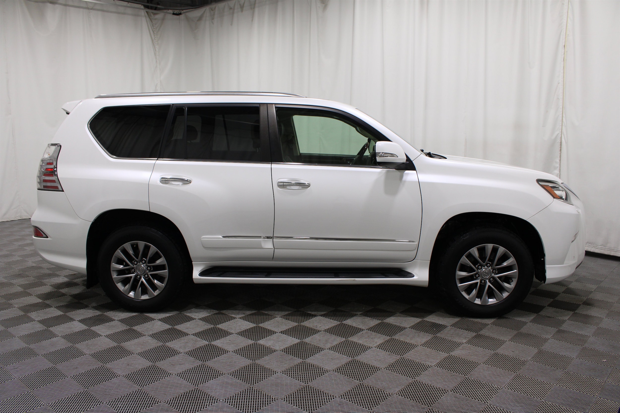2016 Lexus GX Luxury - Photo 32