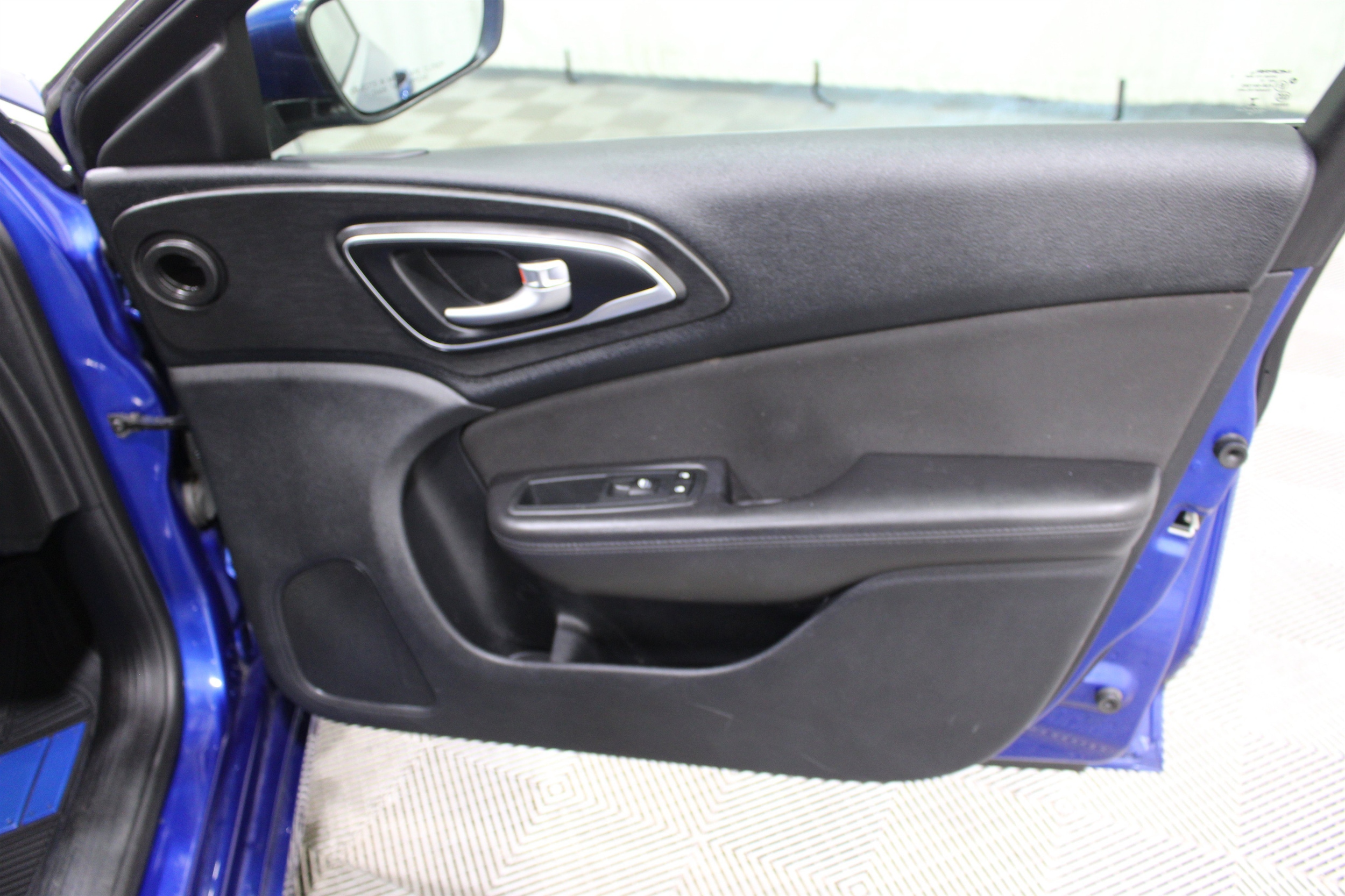 2015 Chrysler 200 Limited - Photo 22