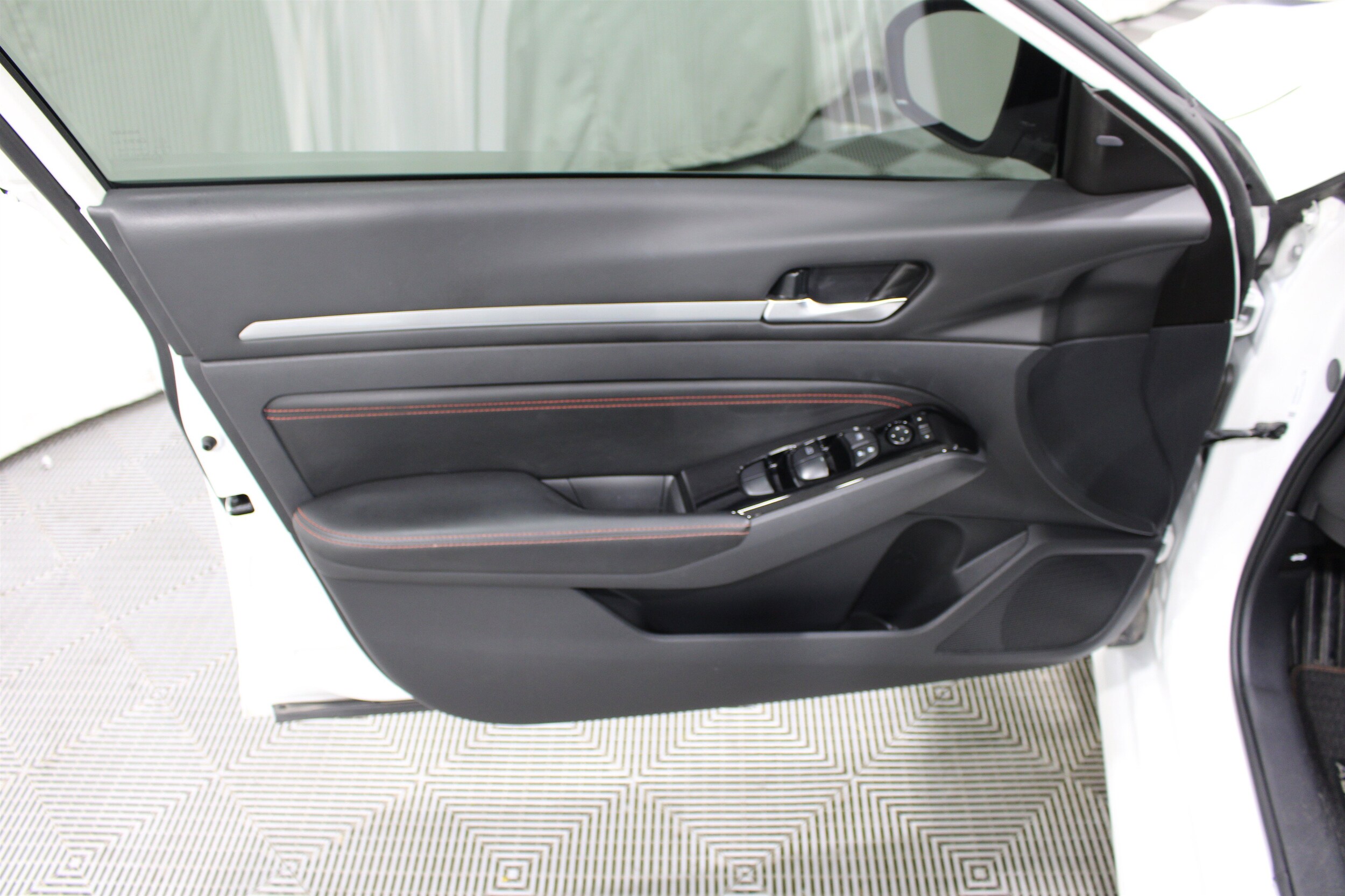 2023 Nissan Altima SR - Photo 6