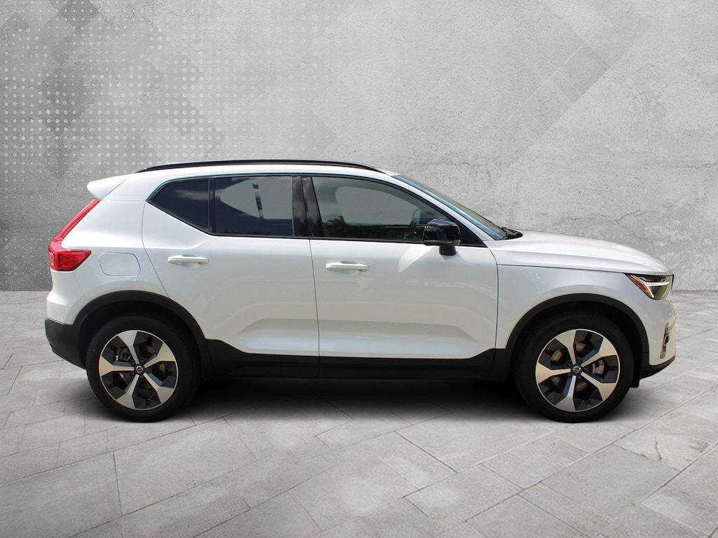 Used 2023 Volvo XC40 B5 AWD Plus Dark SUV