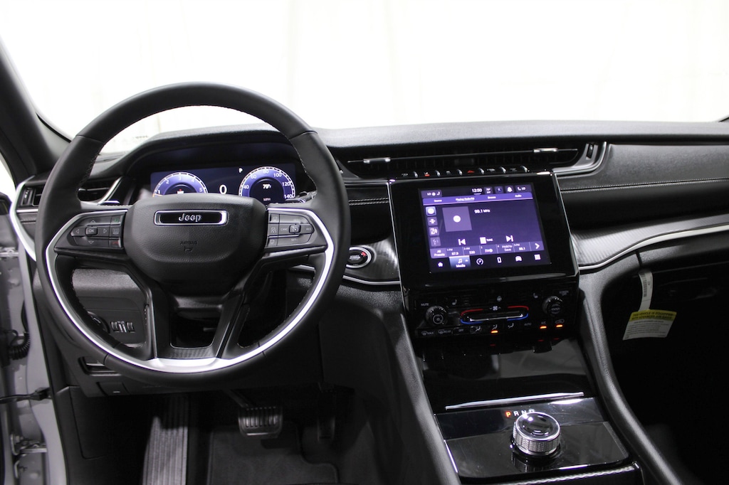 Used 2025 Jeep Grand Cherokee Laredo SUV