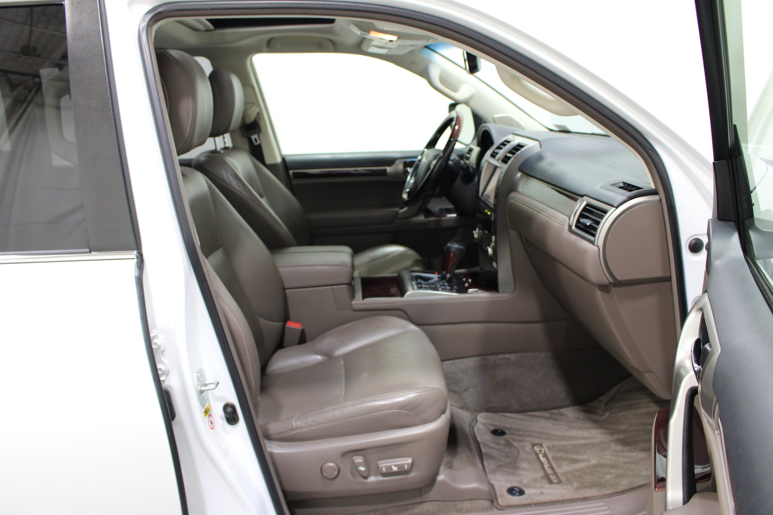 2016 Lexus GX Luxury - Photo 28