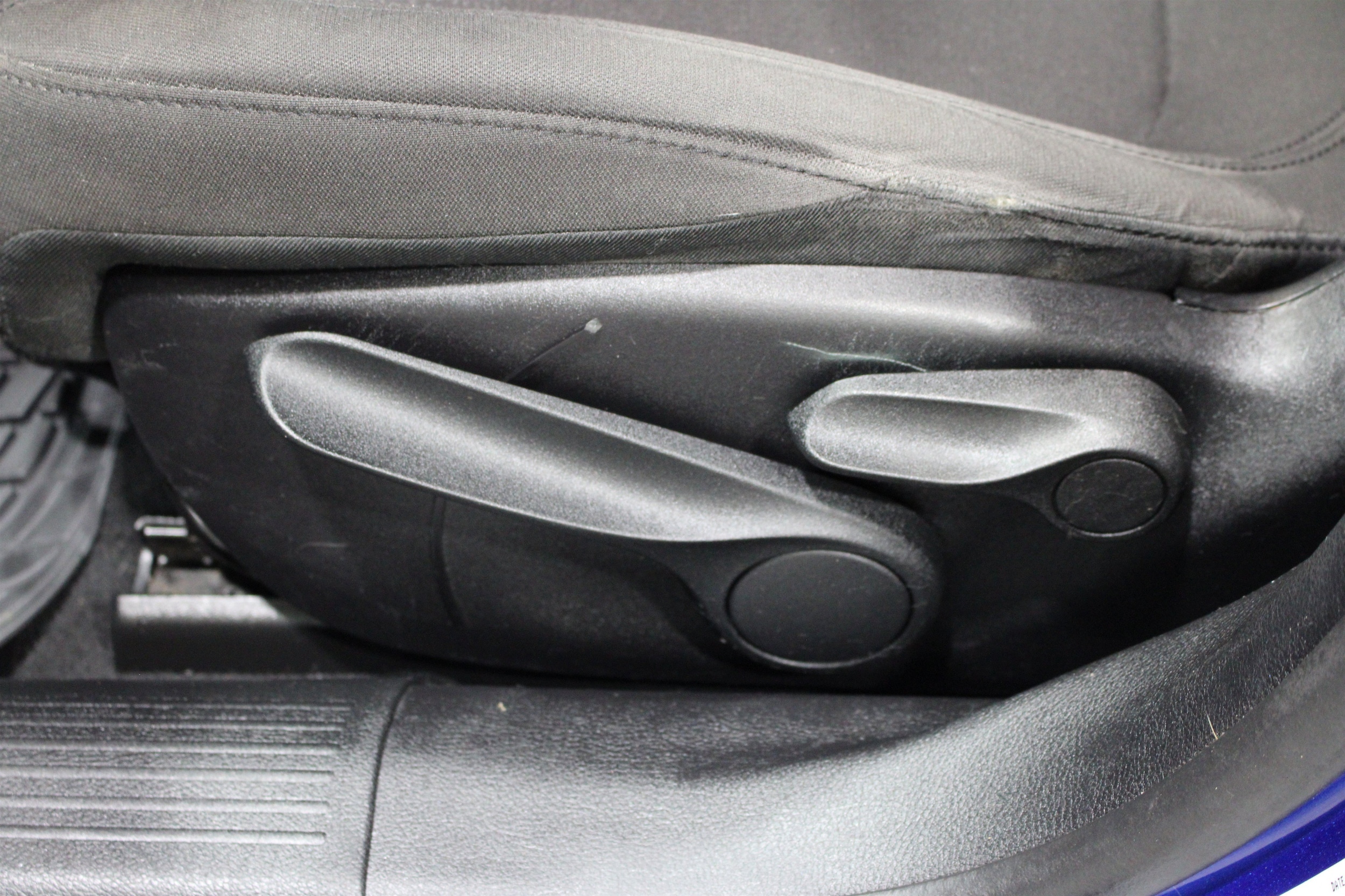 2015 Chrysler 200 Limited - Photo 5