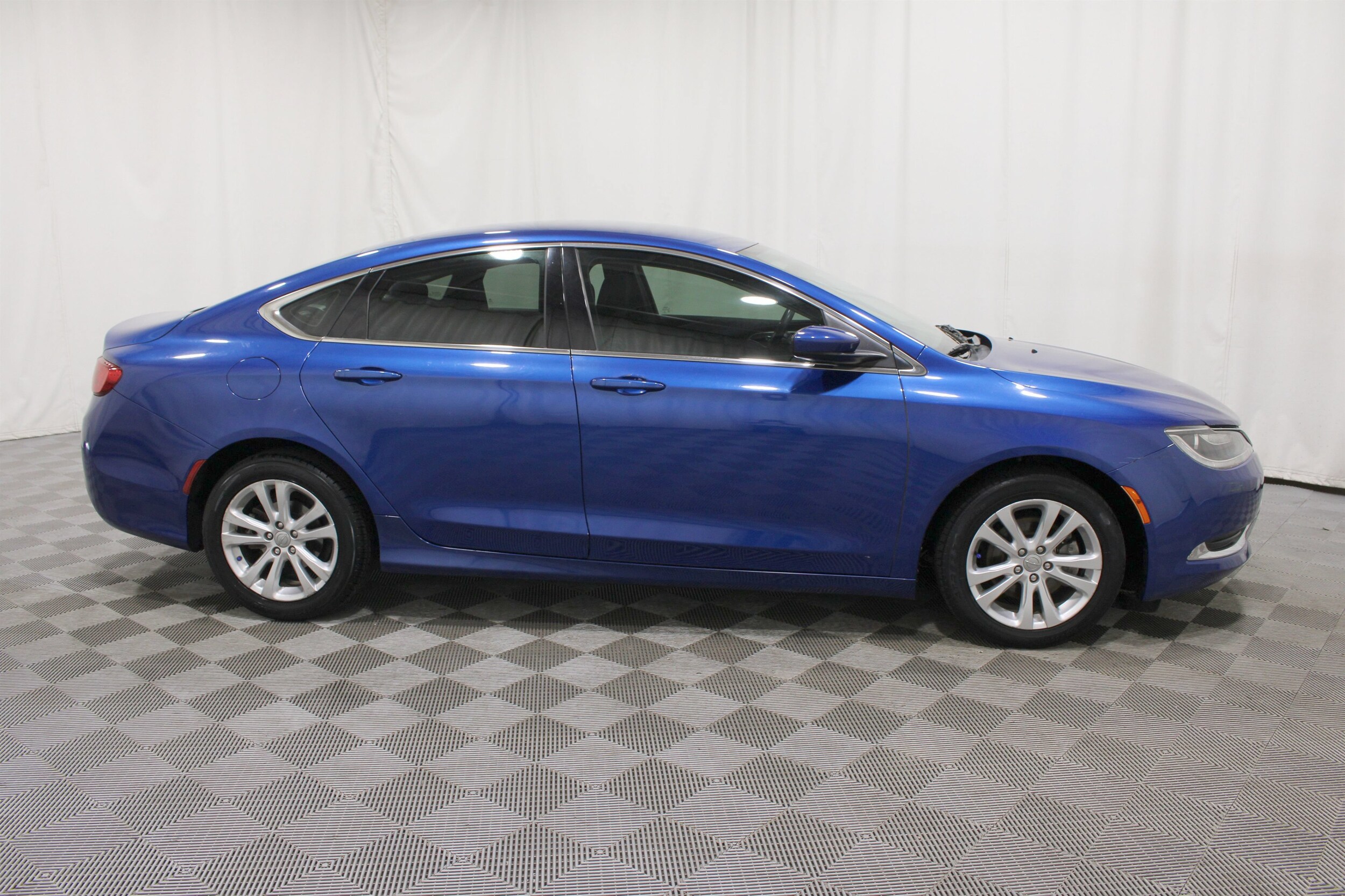 2015 Chrysler 200 Limited - Photo 23