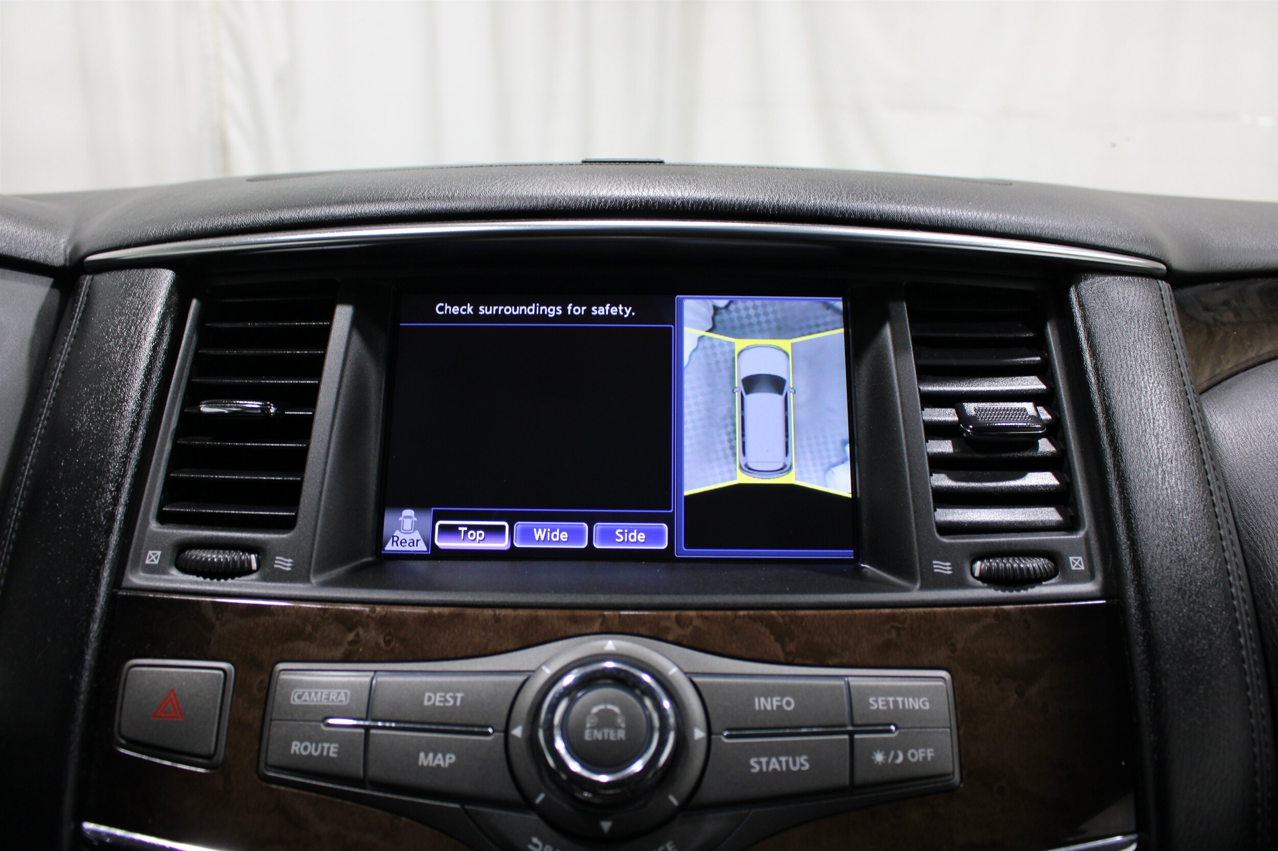 2011 INFINITI QX 56 - Photo 17
