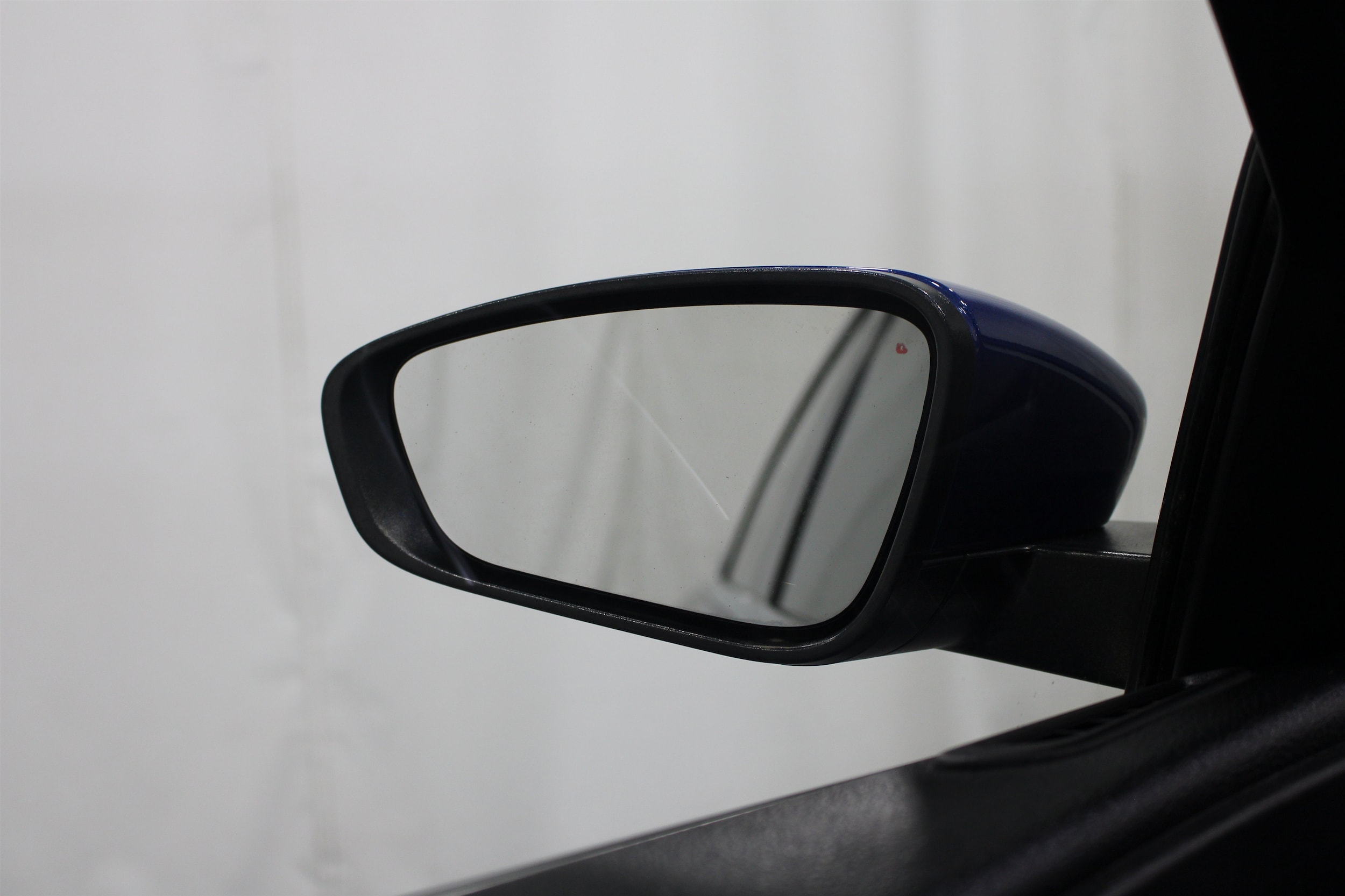 2015 Chrysler 200 Limited - Photo 9