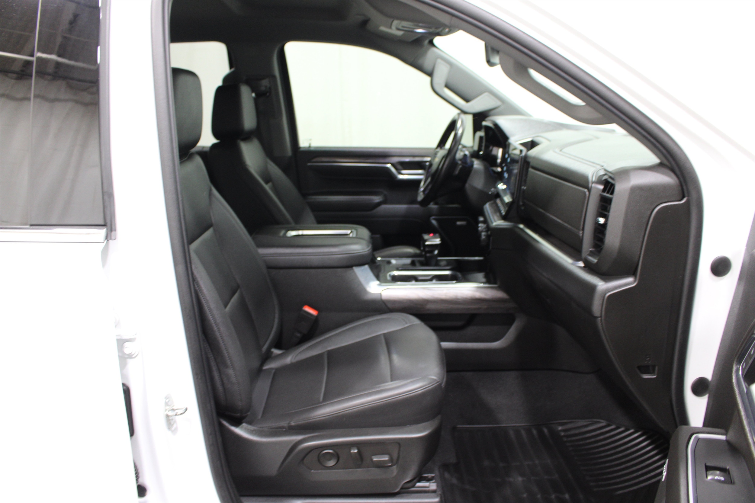2022 Chevrolet Silverado 1500 LTZ - Photo 25