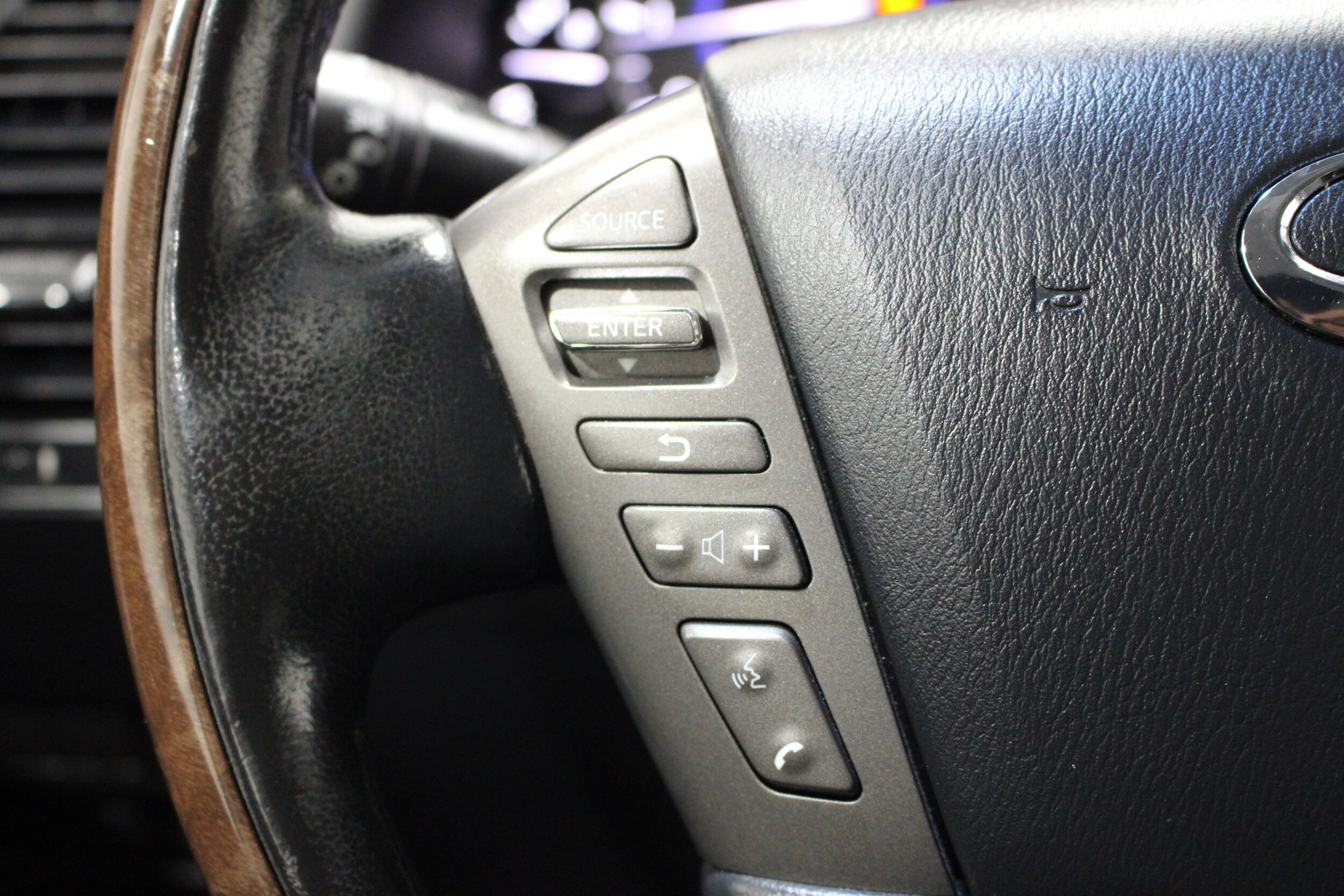 2011 INFINITI QX 56 - Photo 12