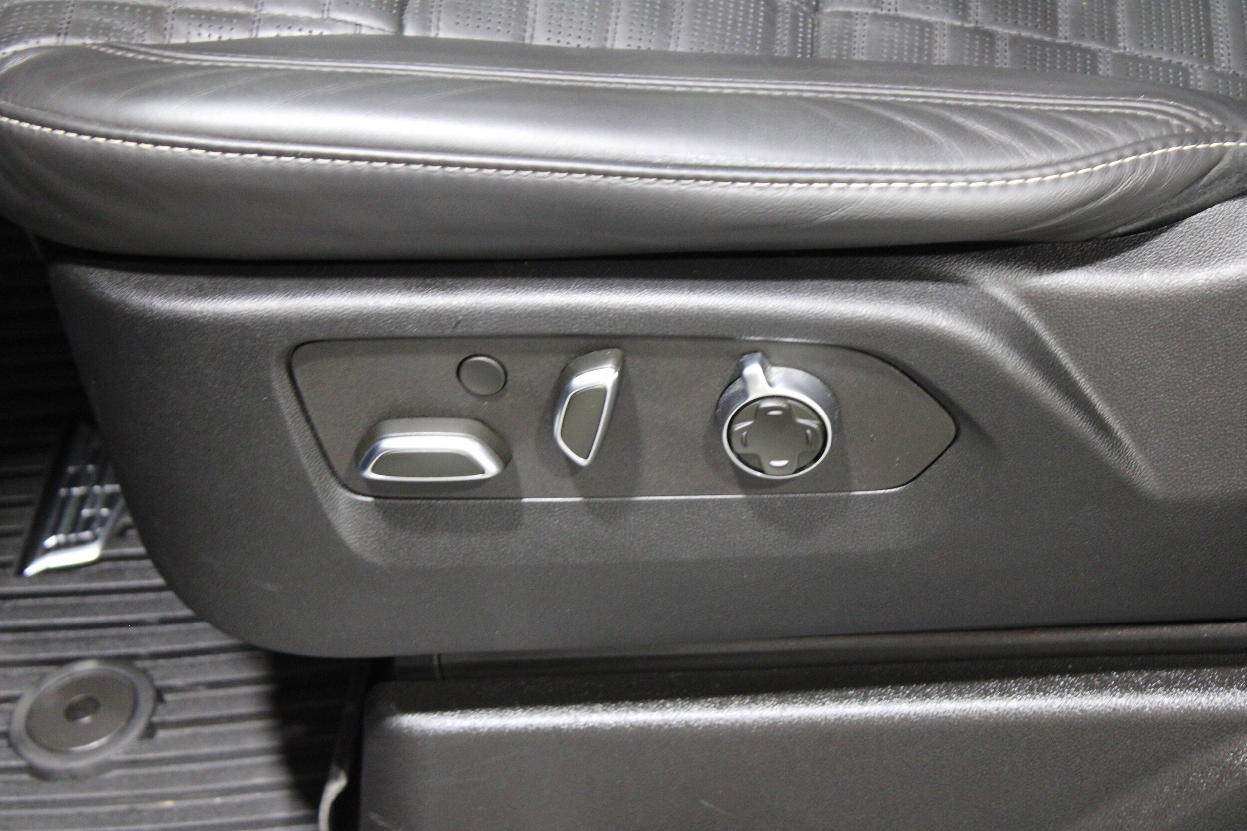 2023 Cadillac Escalade V-Series photo 4