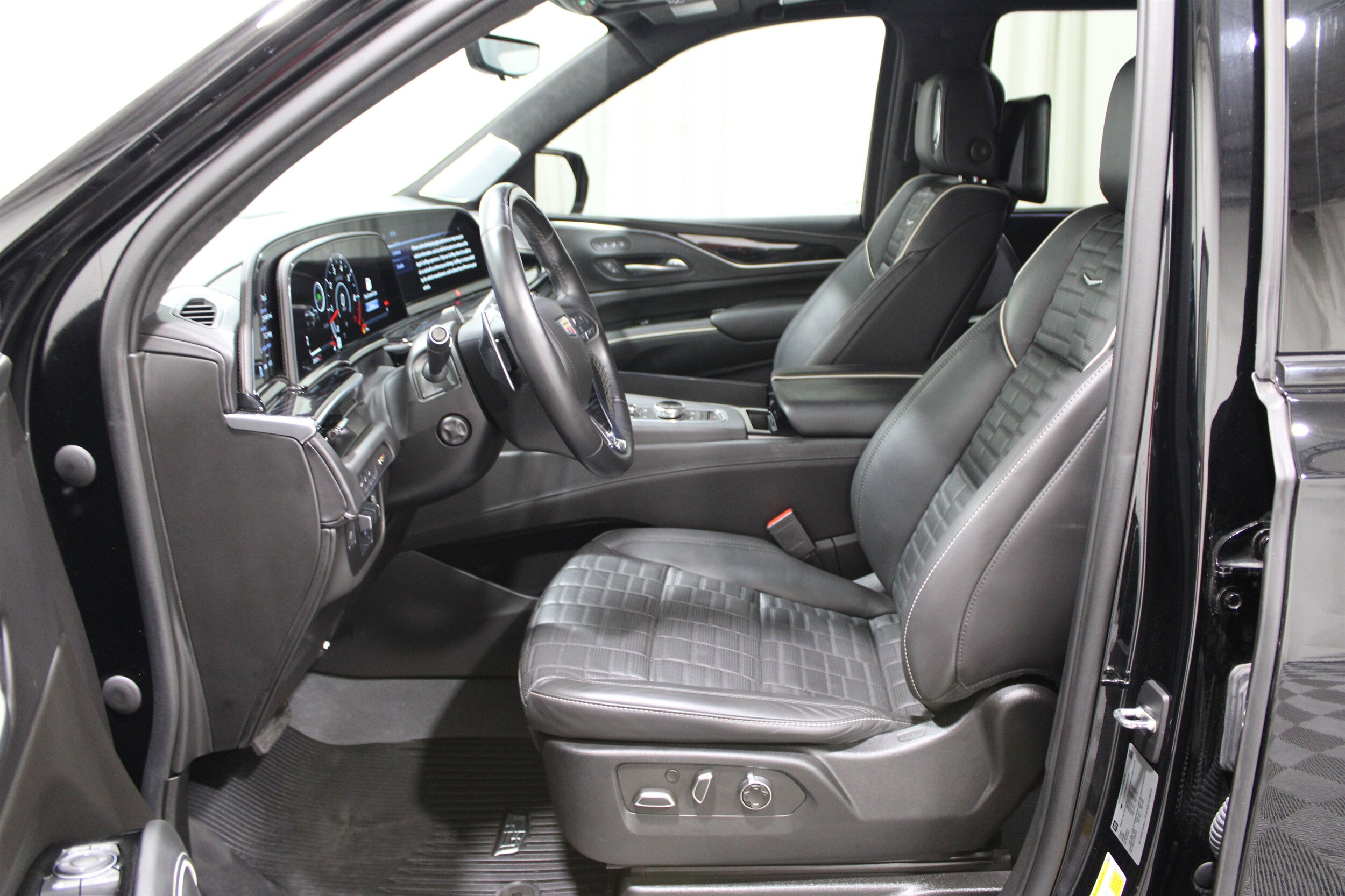 2023 Cadillac Escalade V-Series photo 3