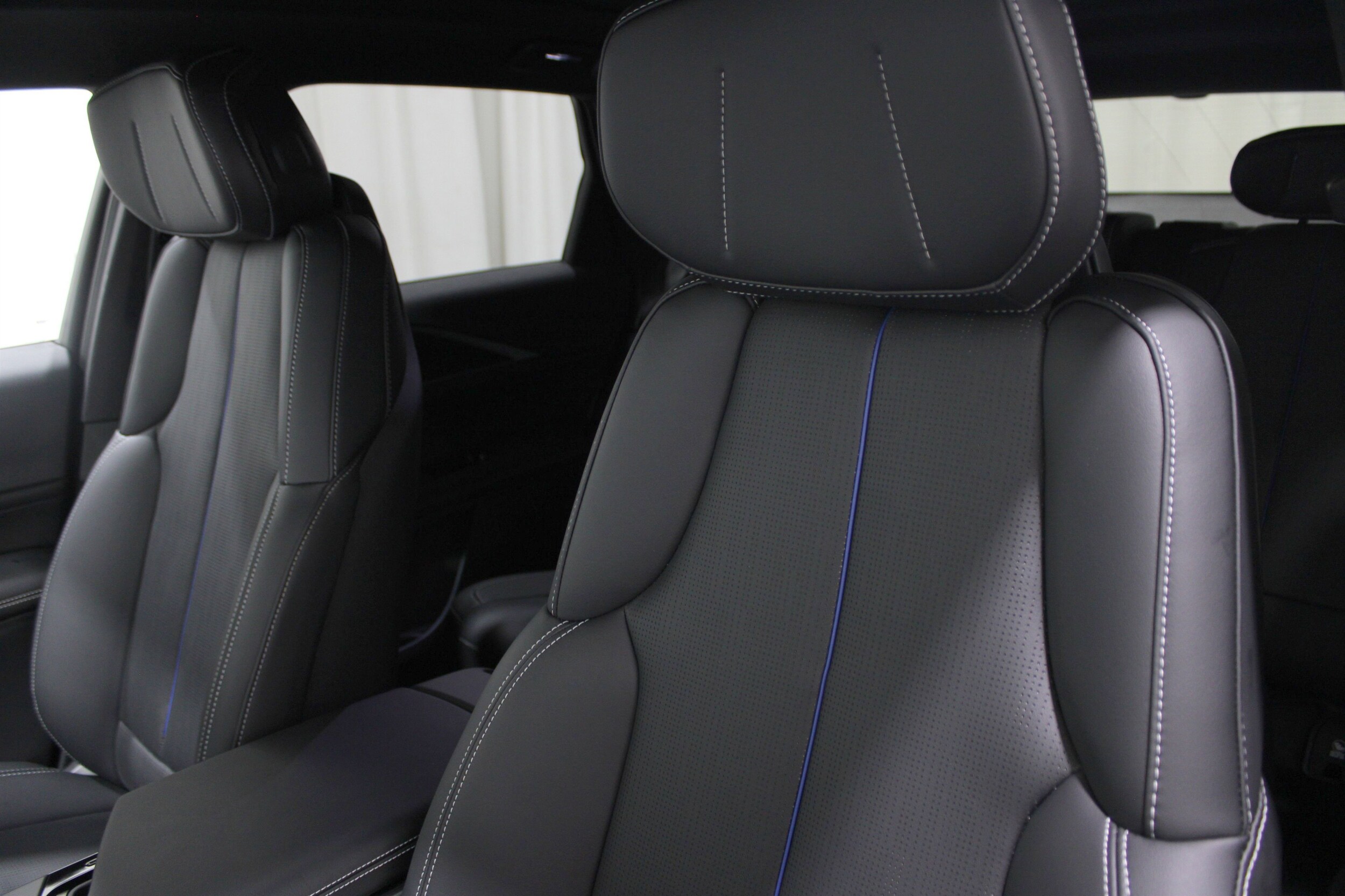 2025 Cadillac Lyriq Sport photo 4