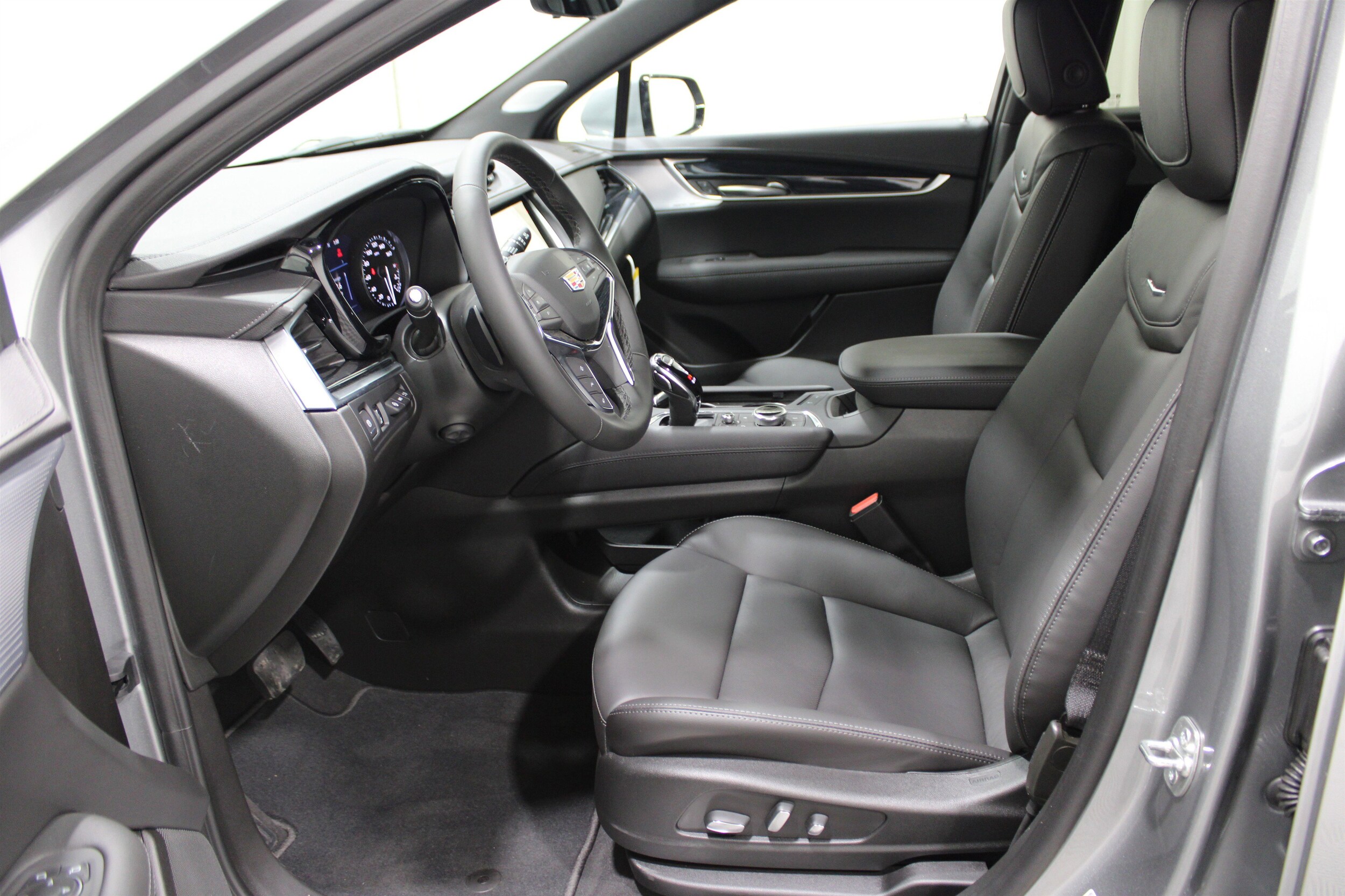 2025 Cadillac XT5 Premium Luxury photo 3