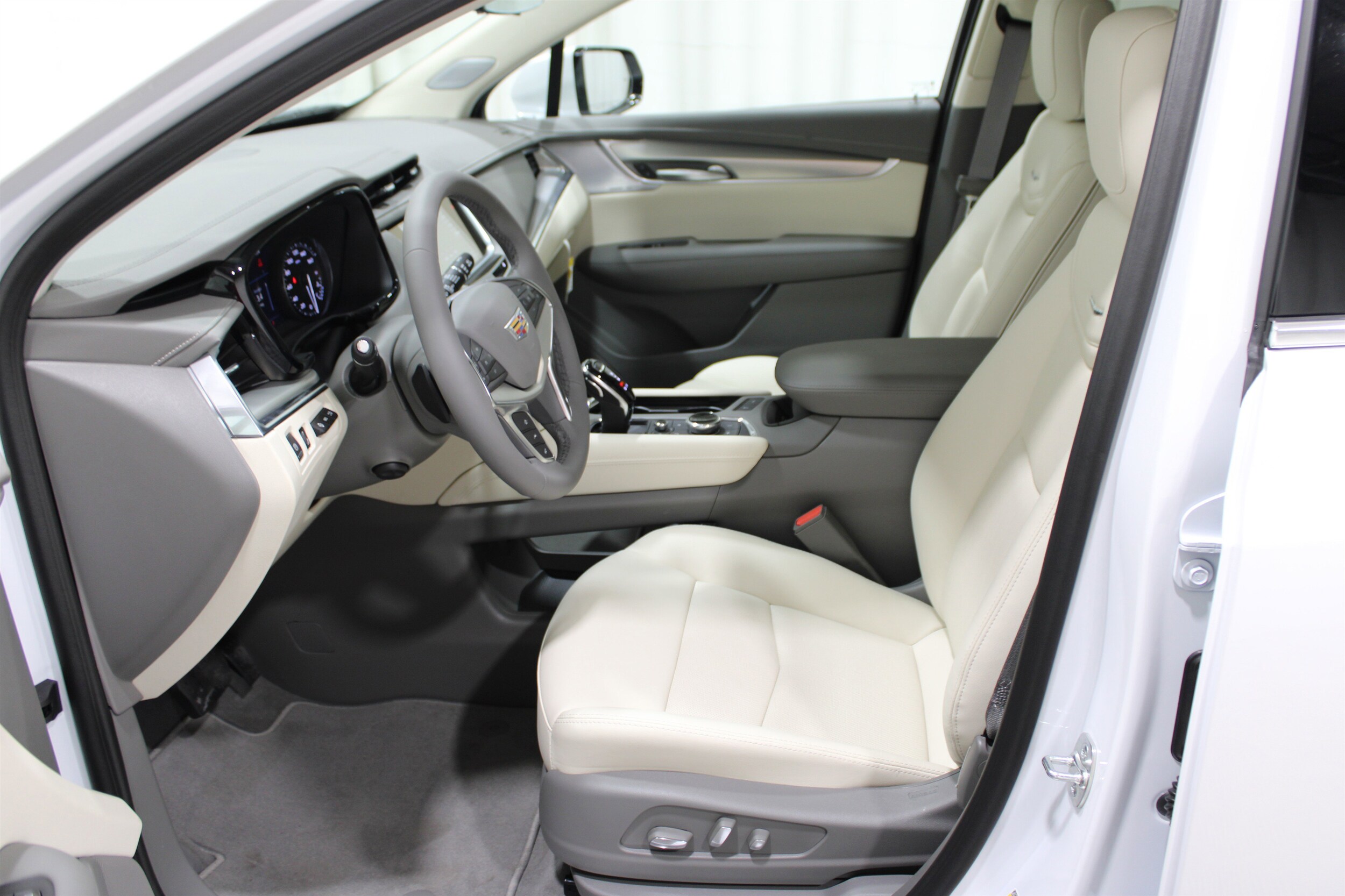 2025 Cadillac XT5 Premium Luxury photo 3