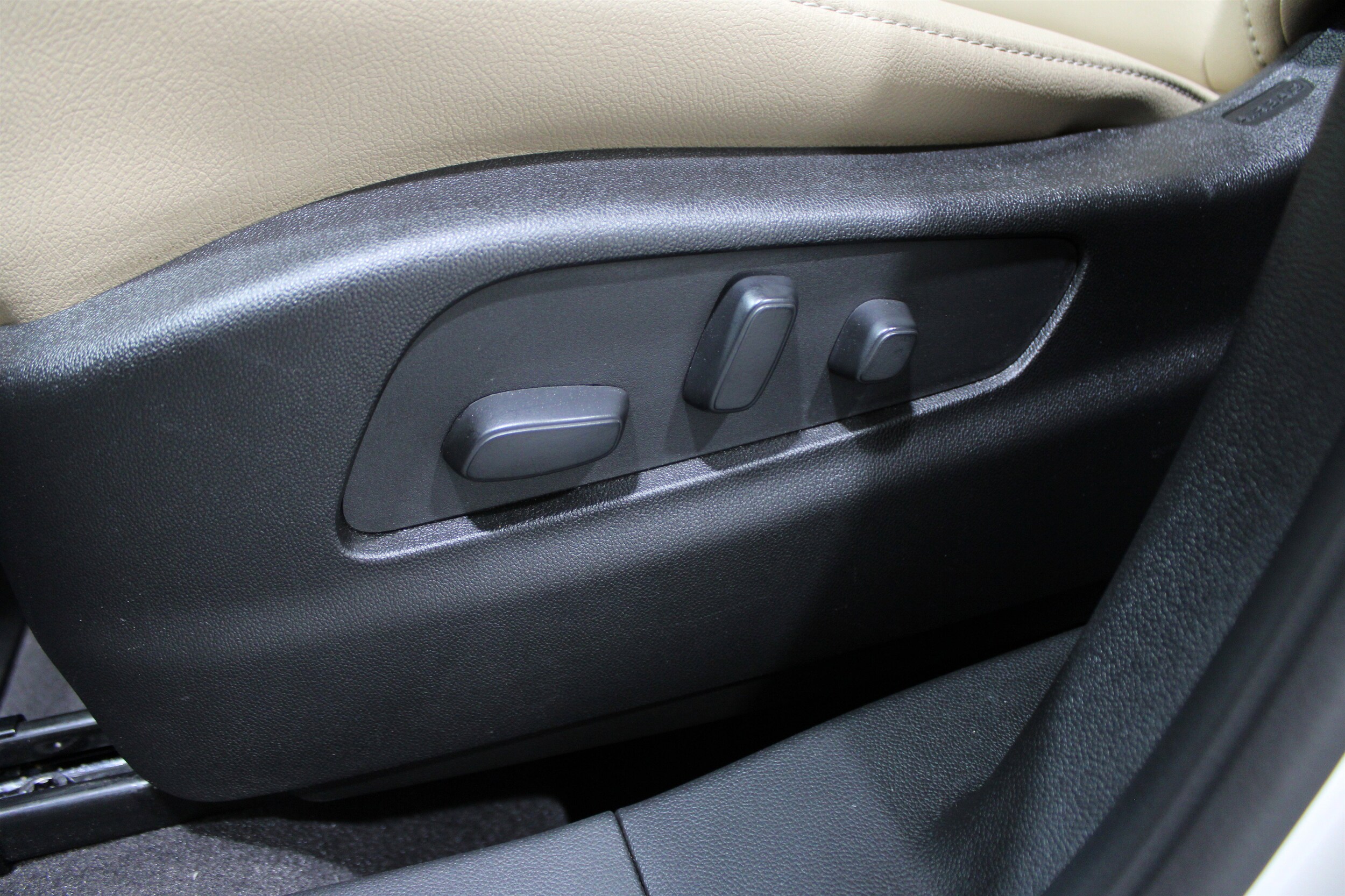 2024 Cadillac XT4 Luxury photo 4