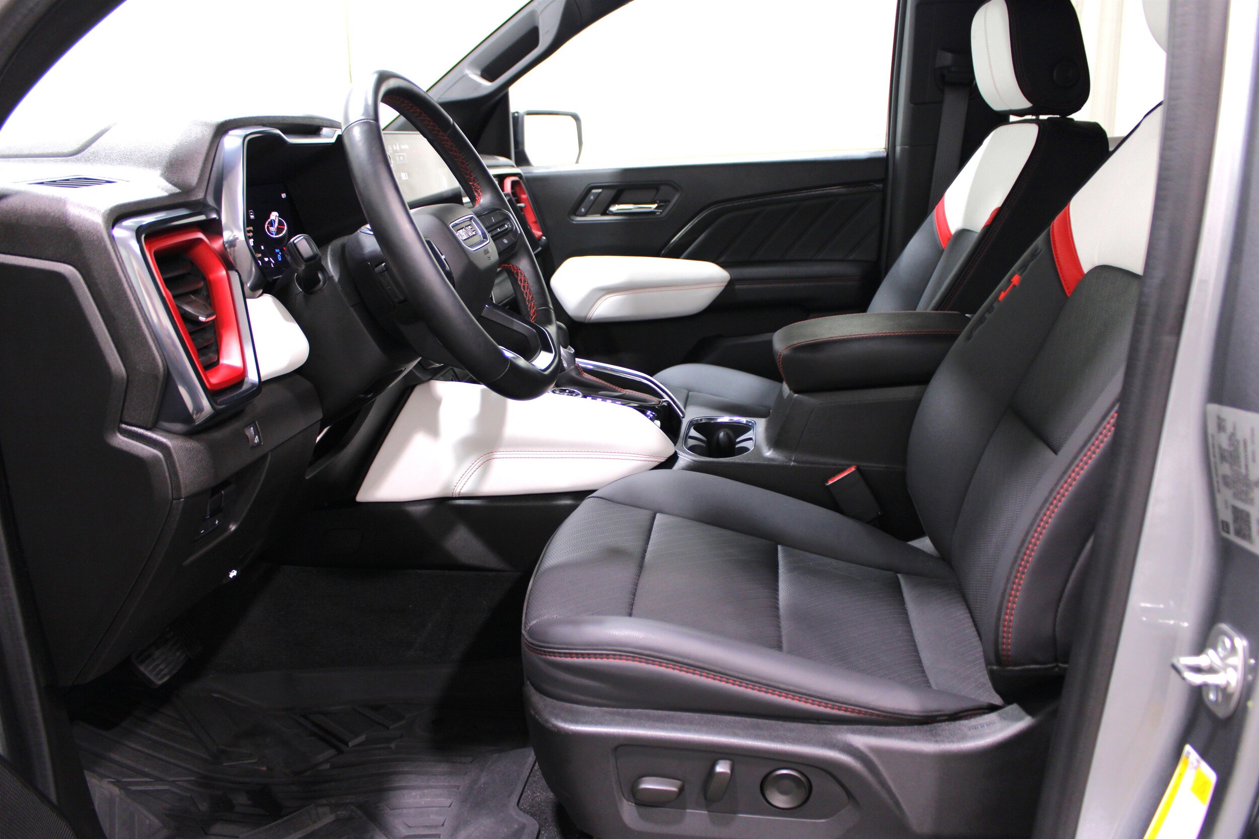 2024 Gmc Canyon AT4X photo 2