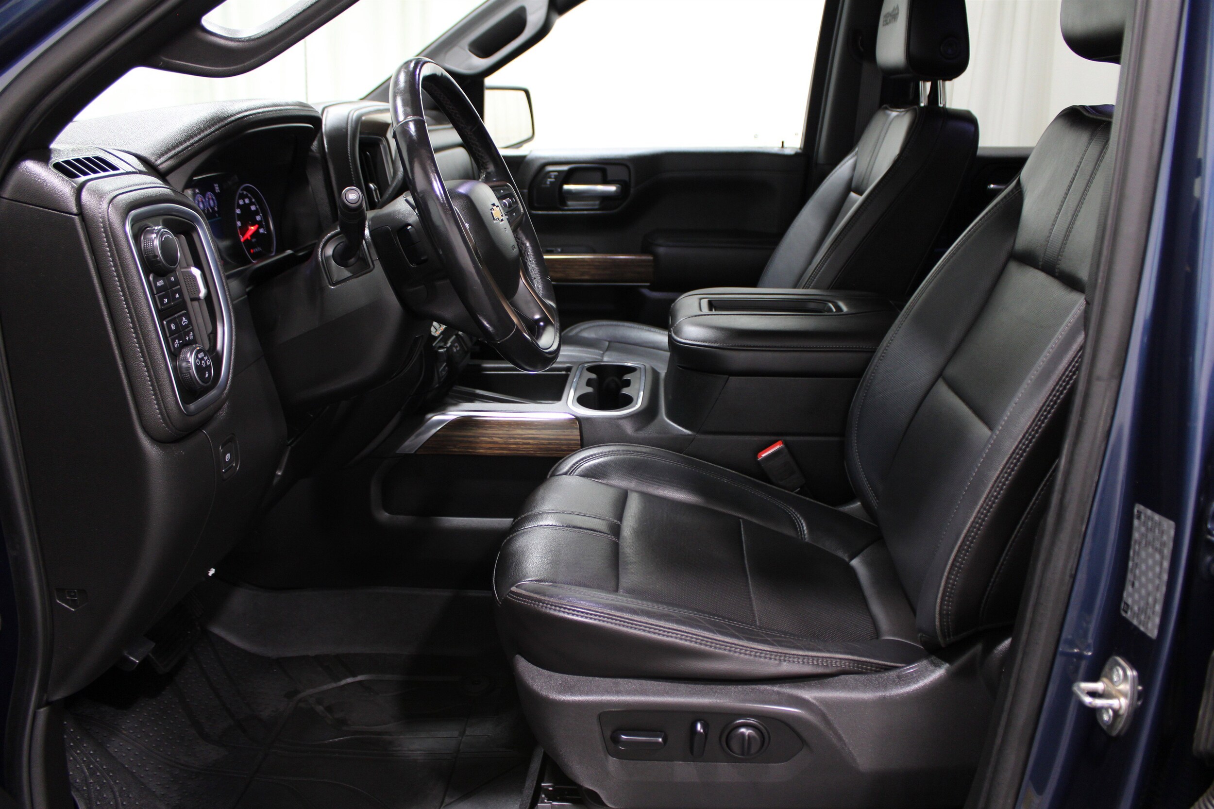 2019 Chevrolet Silverado 1500 High Country photo 2