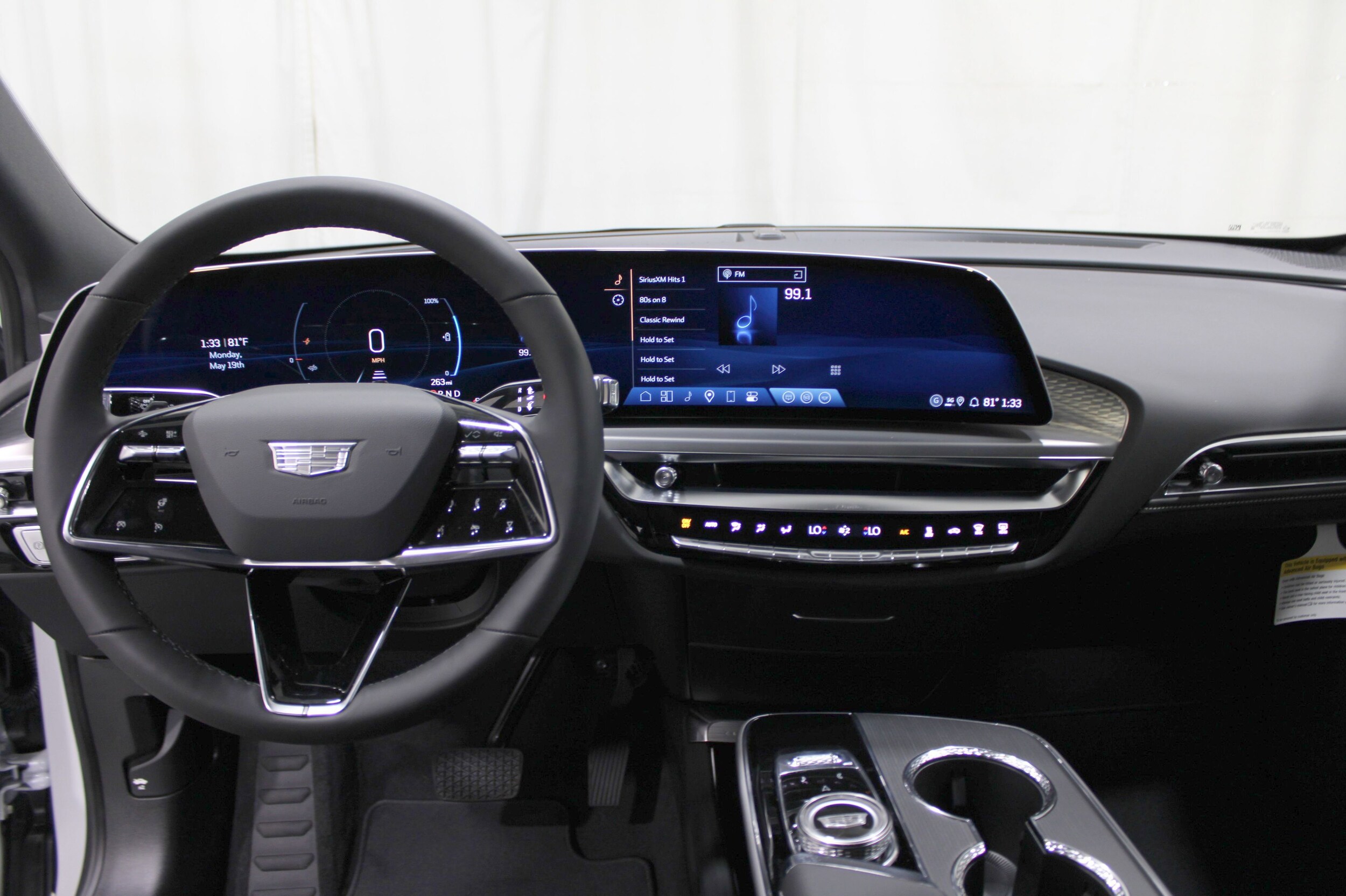 2025 Cadillac Lyriq Sport photo 2