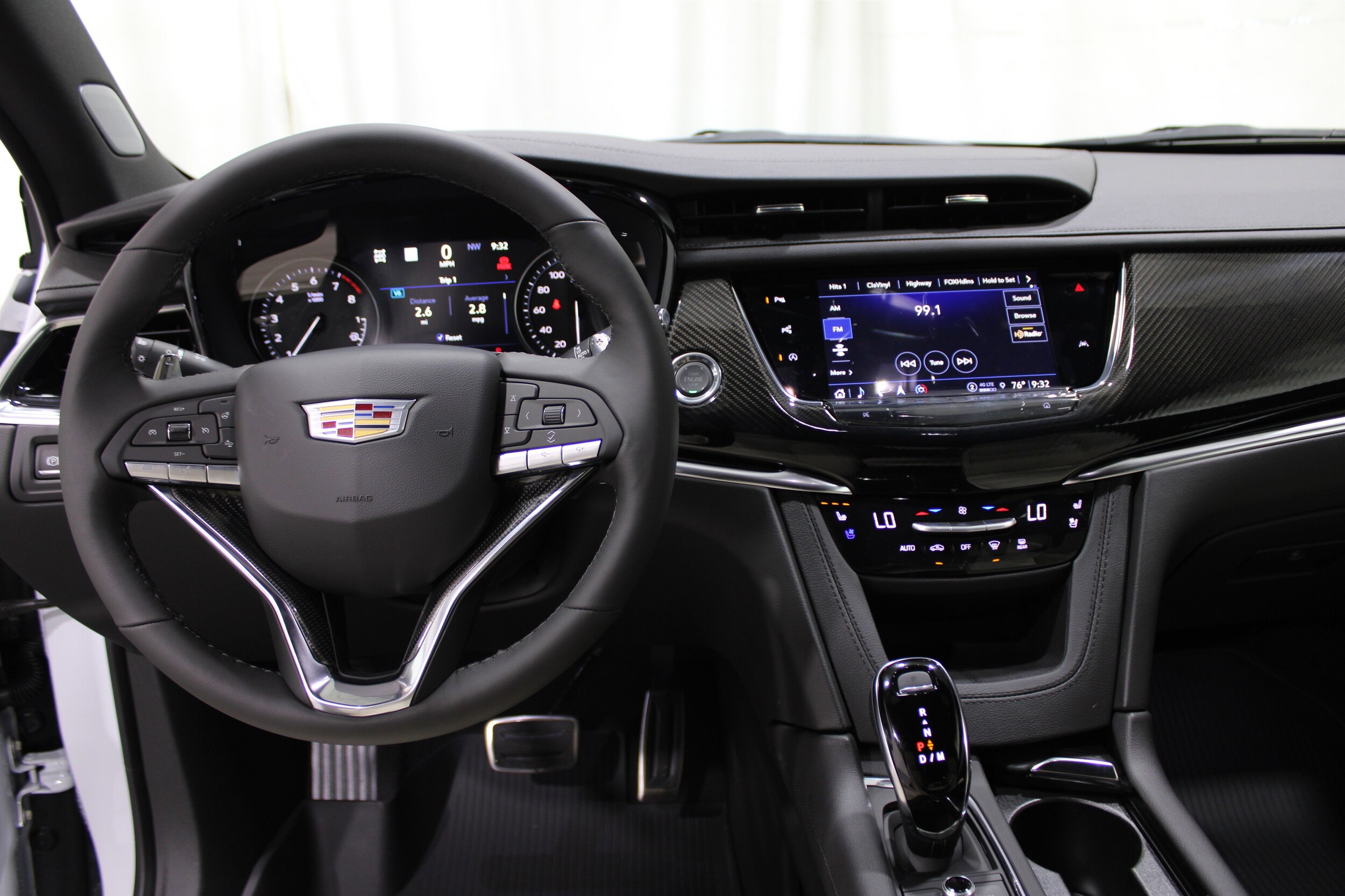 2025 Cadillac XT6 Sport photo 2