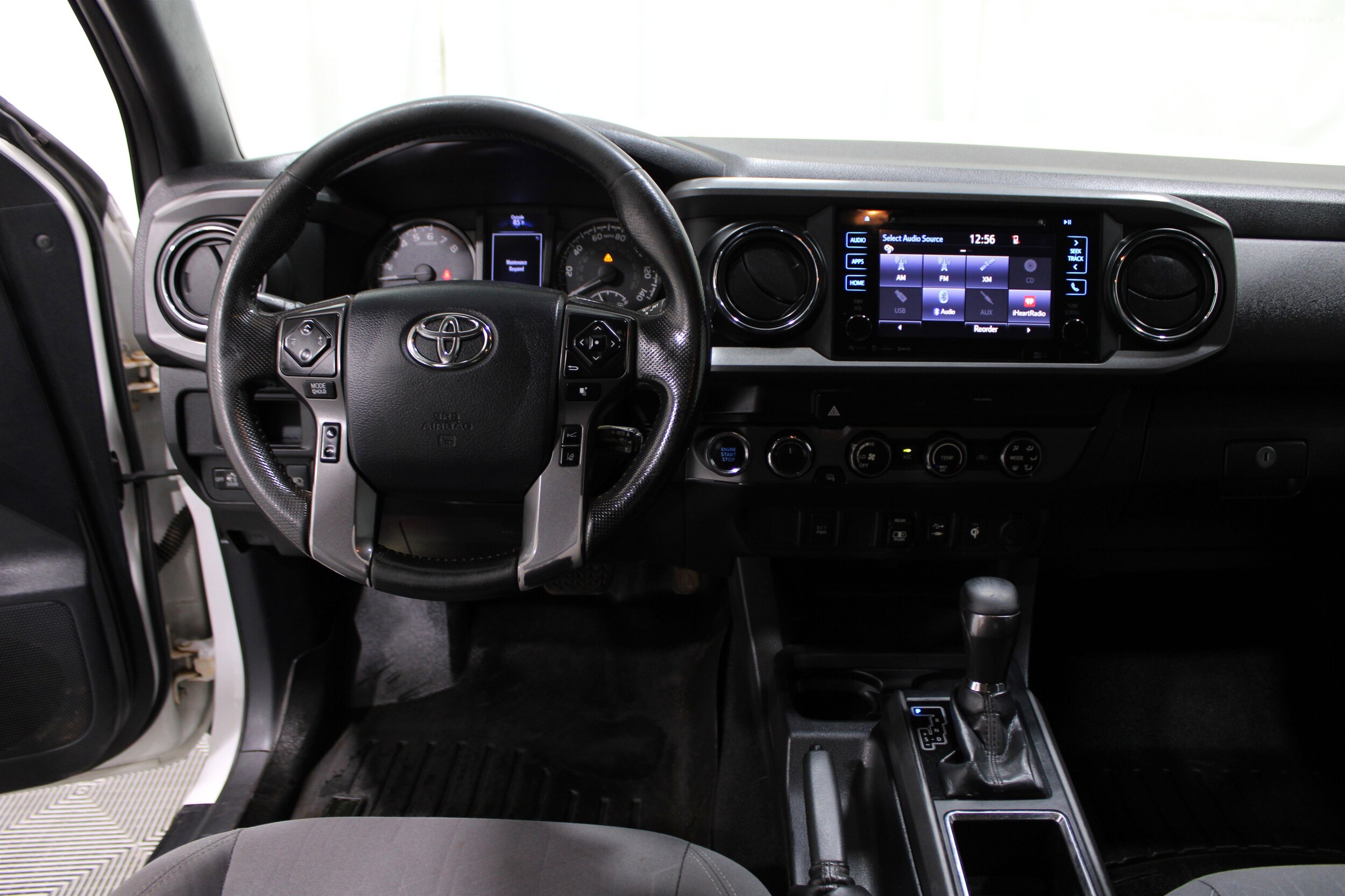 2019 Toyota Tacoma TRD Off-Road V6 photo 2